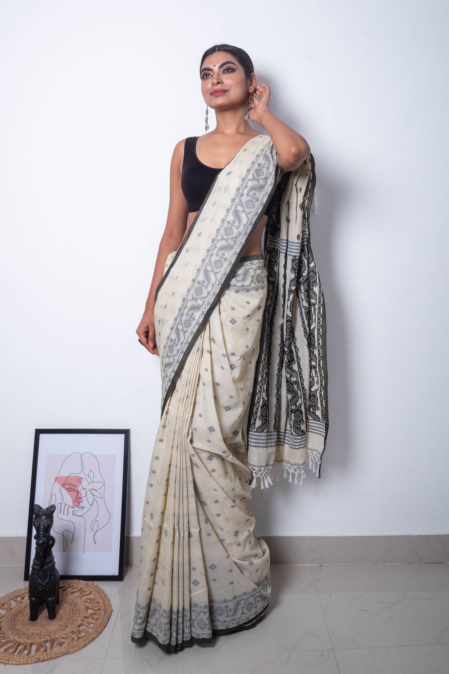 Cream-Black Handloom Woven Jamdani Saree