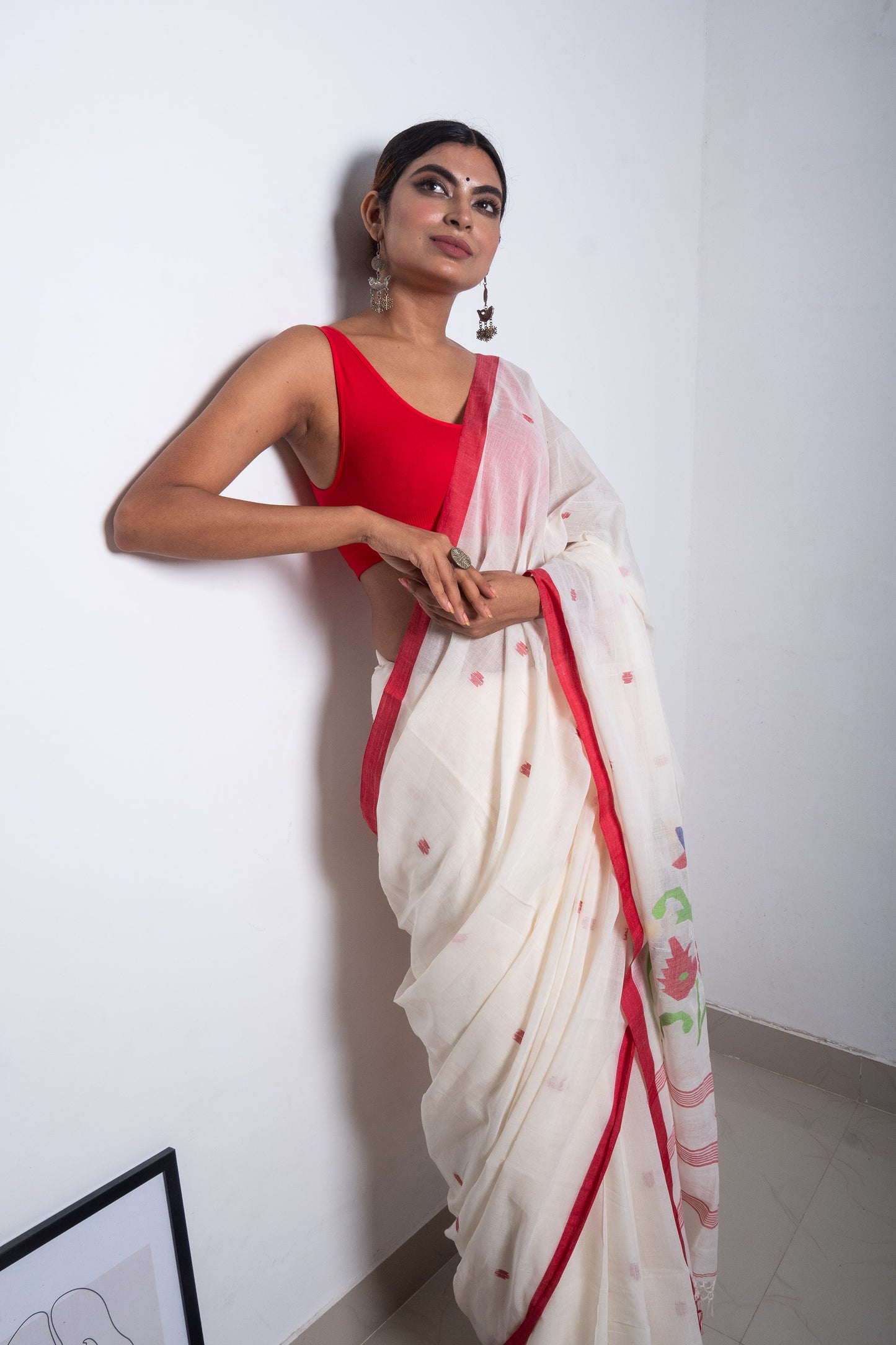 Off White- Red Purely Handloom Needle Woven Jamdani Saree
