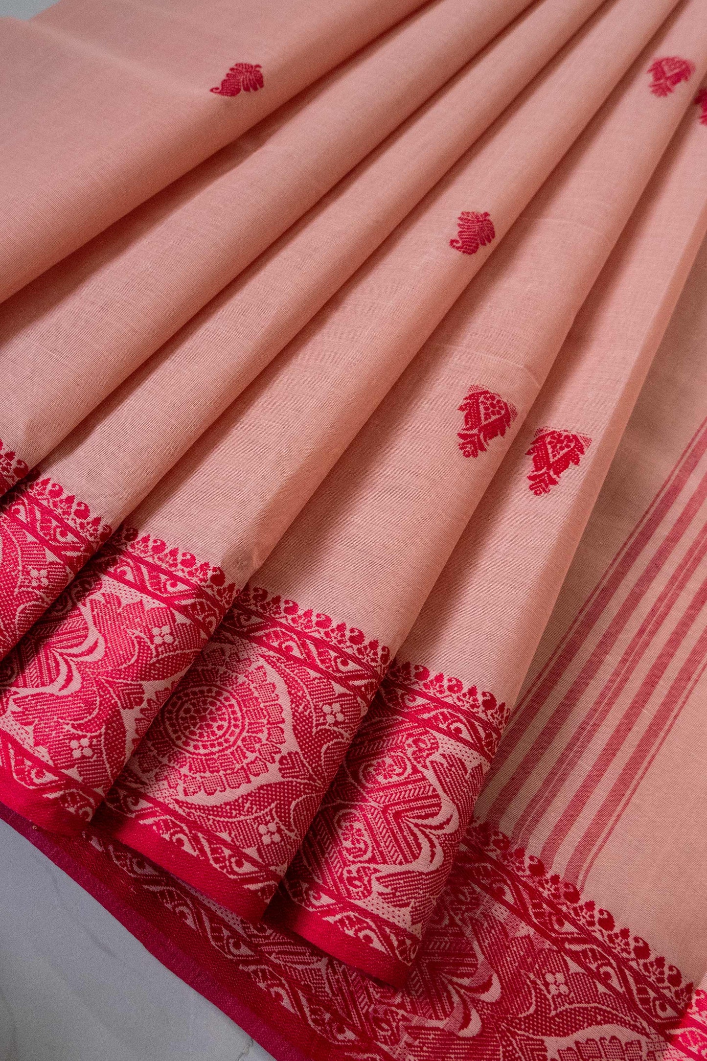 Dudhe Alta Cotton Handloom Woven Baluchari Saree with Red Border