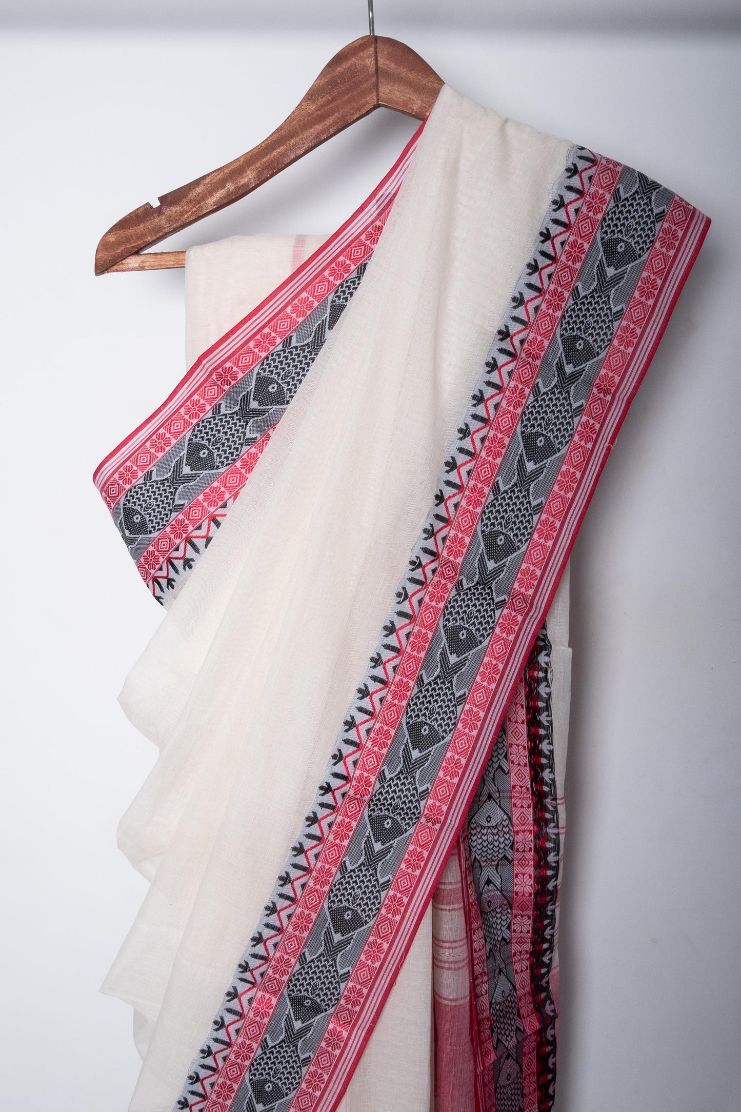 Off White Dhaniakhali Cotton Handloom Saree with Woven Fish Borders