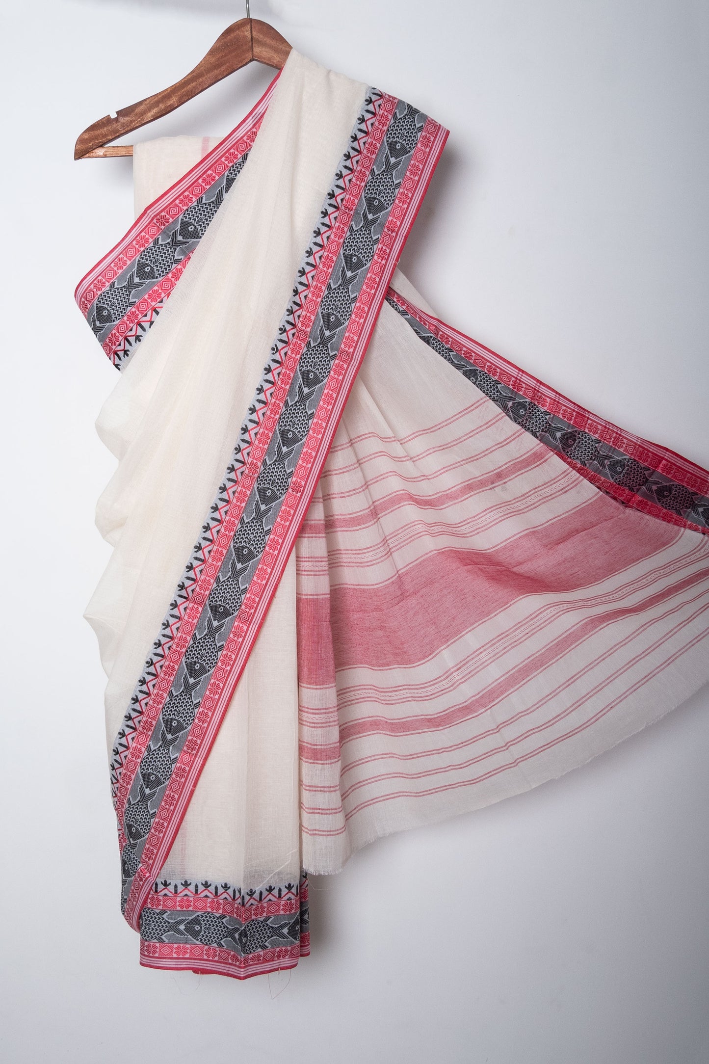 Off White Dhaniakhali Cotton Handloom Saree with Woven Fish Borders