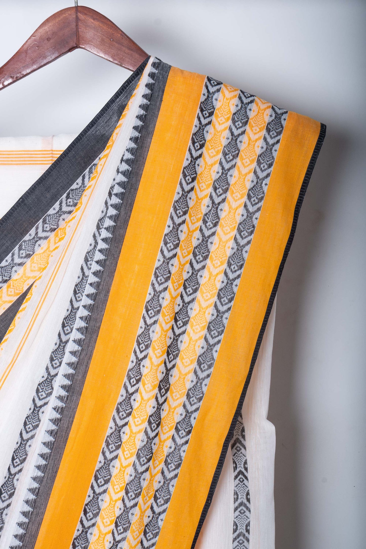 Buy White Dhaniakhali Cotton Saree with Yellow-Black Fish Motifs | MAYASHA