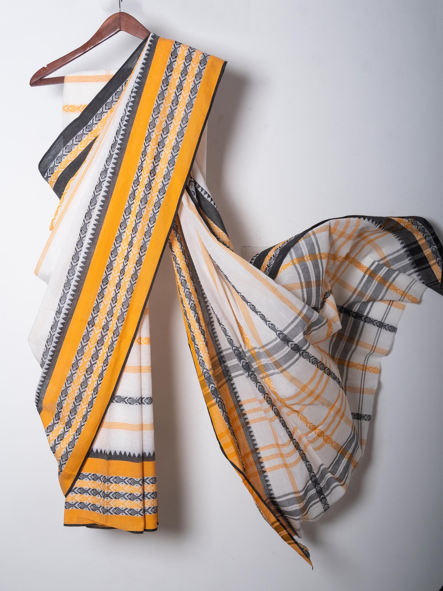 Buy White Dhaniakhali Cotton Saree with Yellow-Black Fish Motifs | MAYASHA