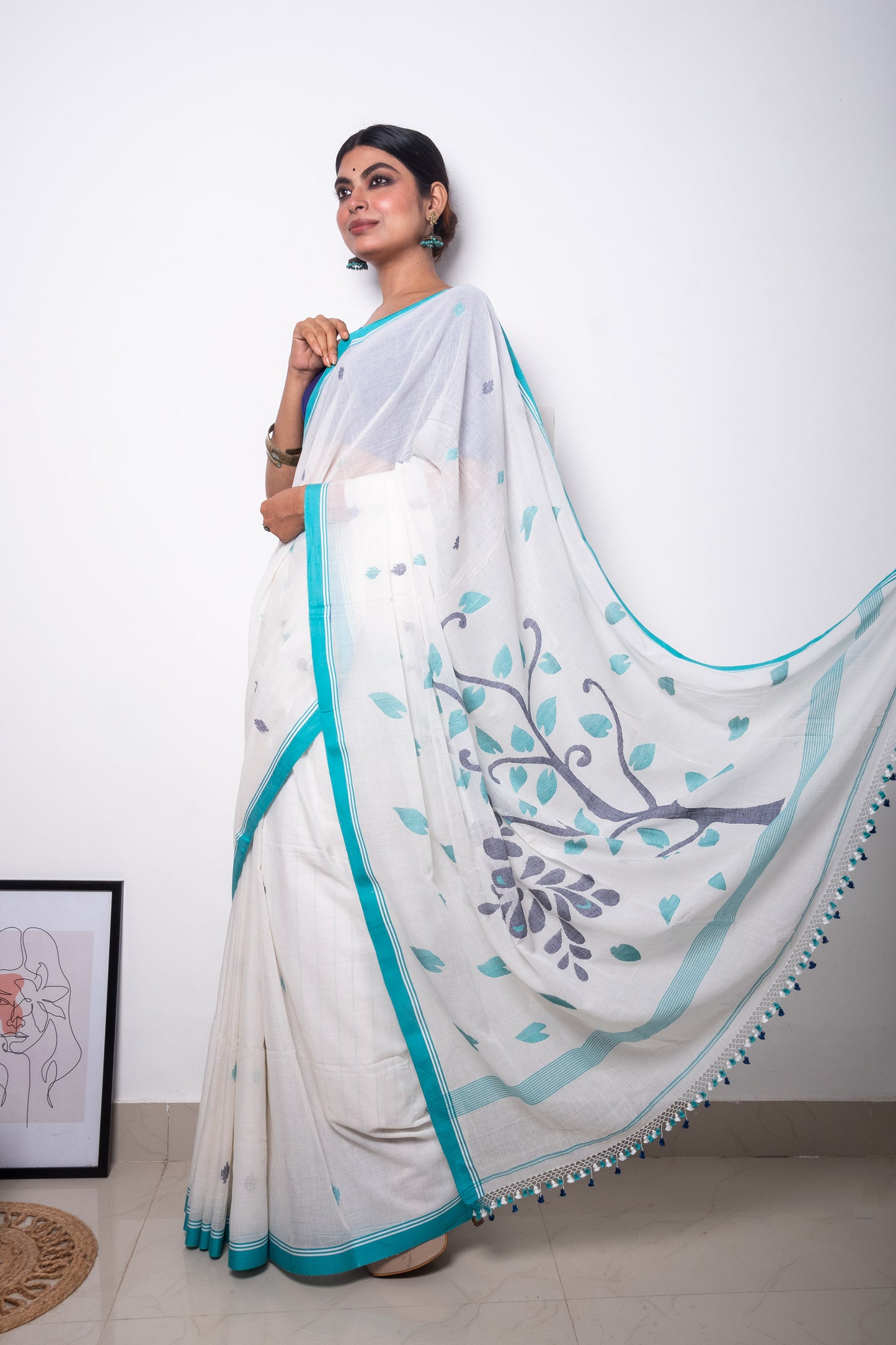 White Purely Handloom Needle Woven Peacock Motif Jamdani Saree