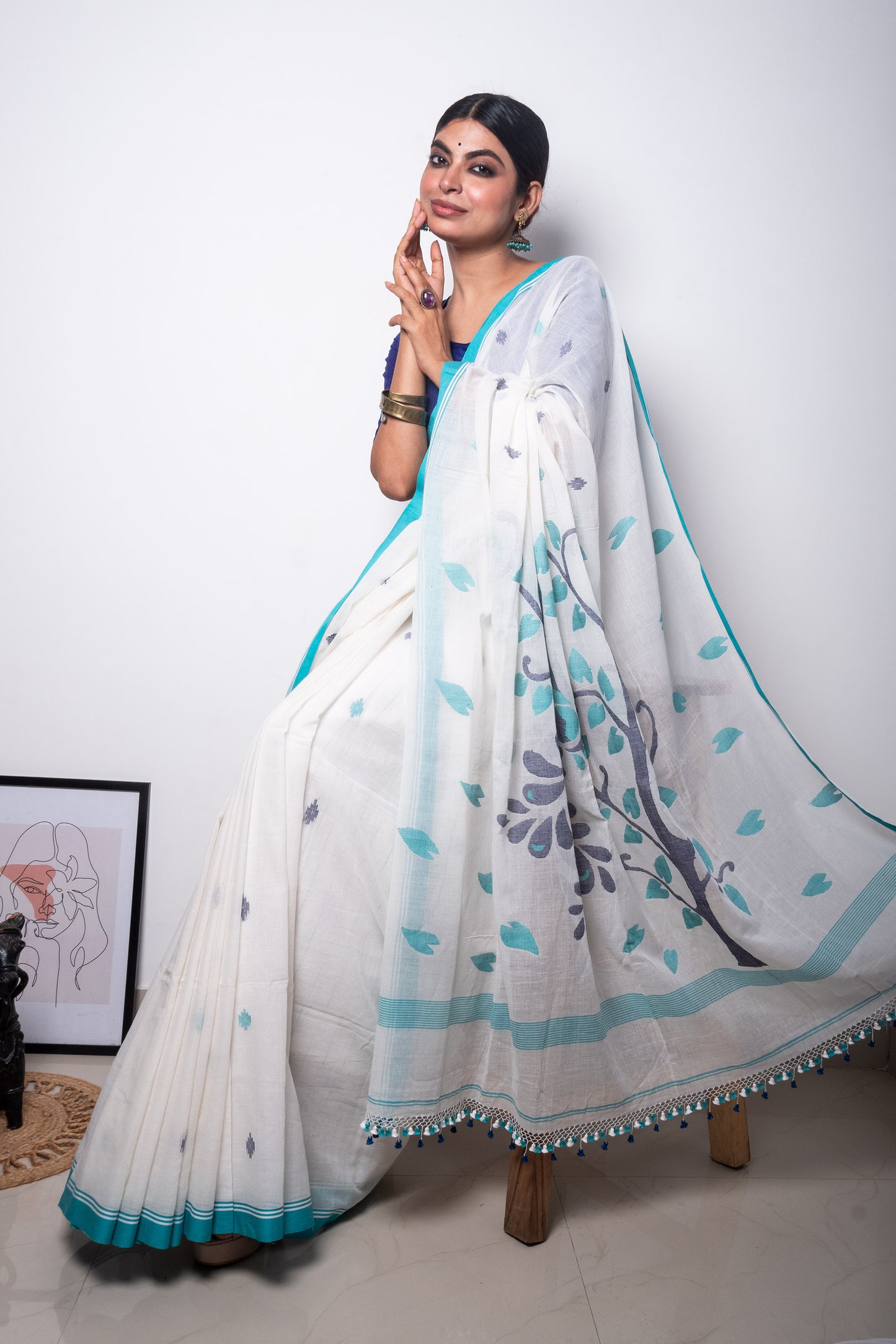 White Purely Handloom Needle Woven Peacock Motif Jamdani Saree
