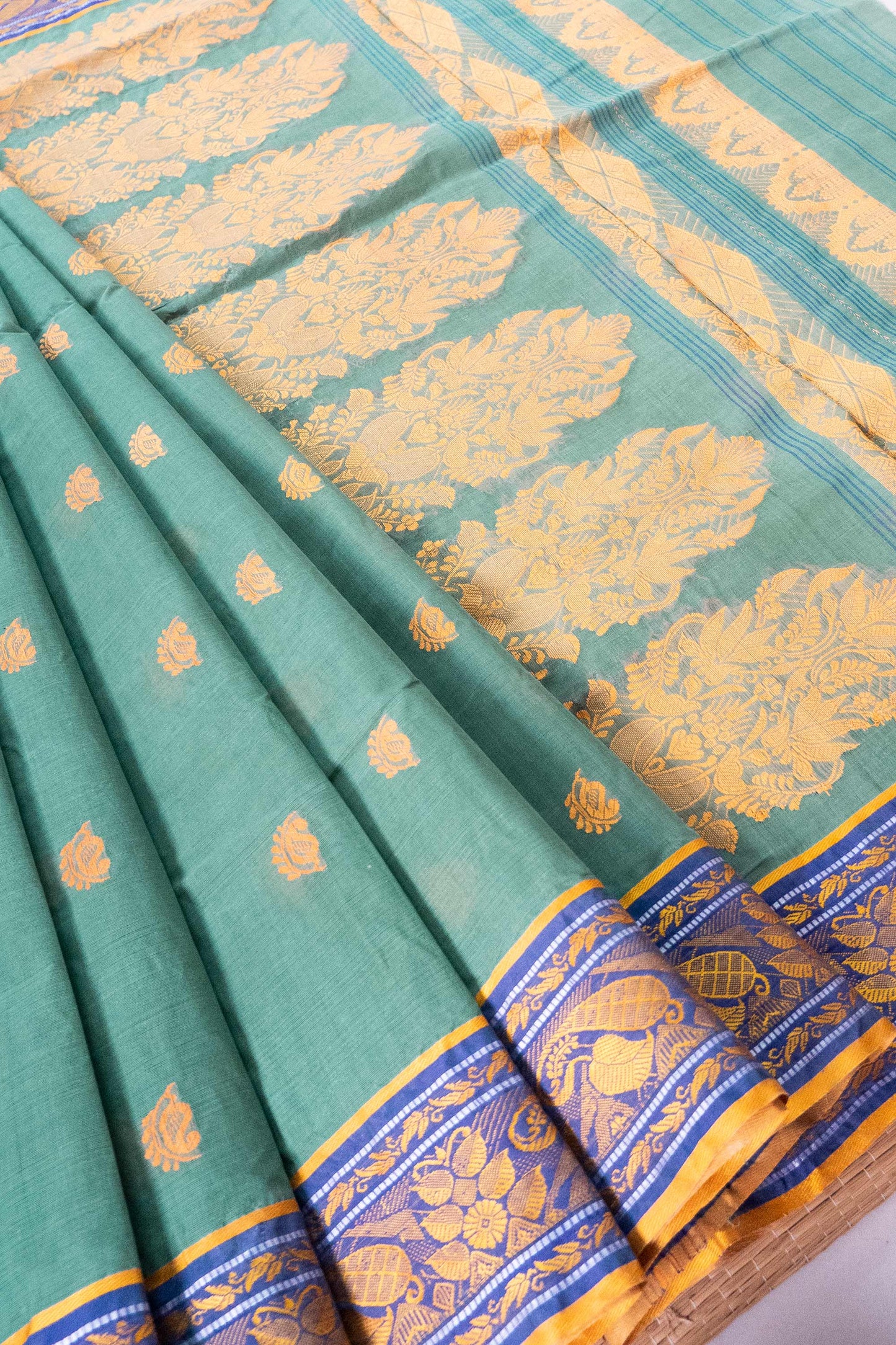 Pastel Green Cotton Handloom Woven Baluchari Saree