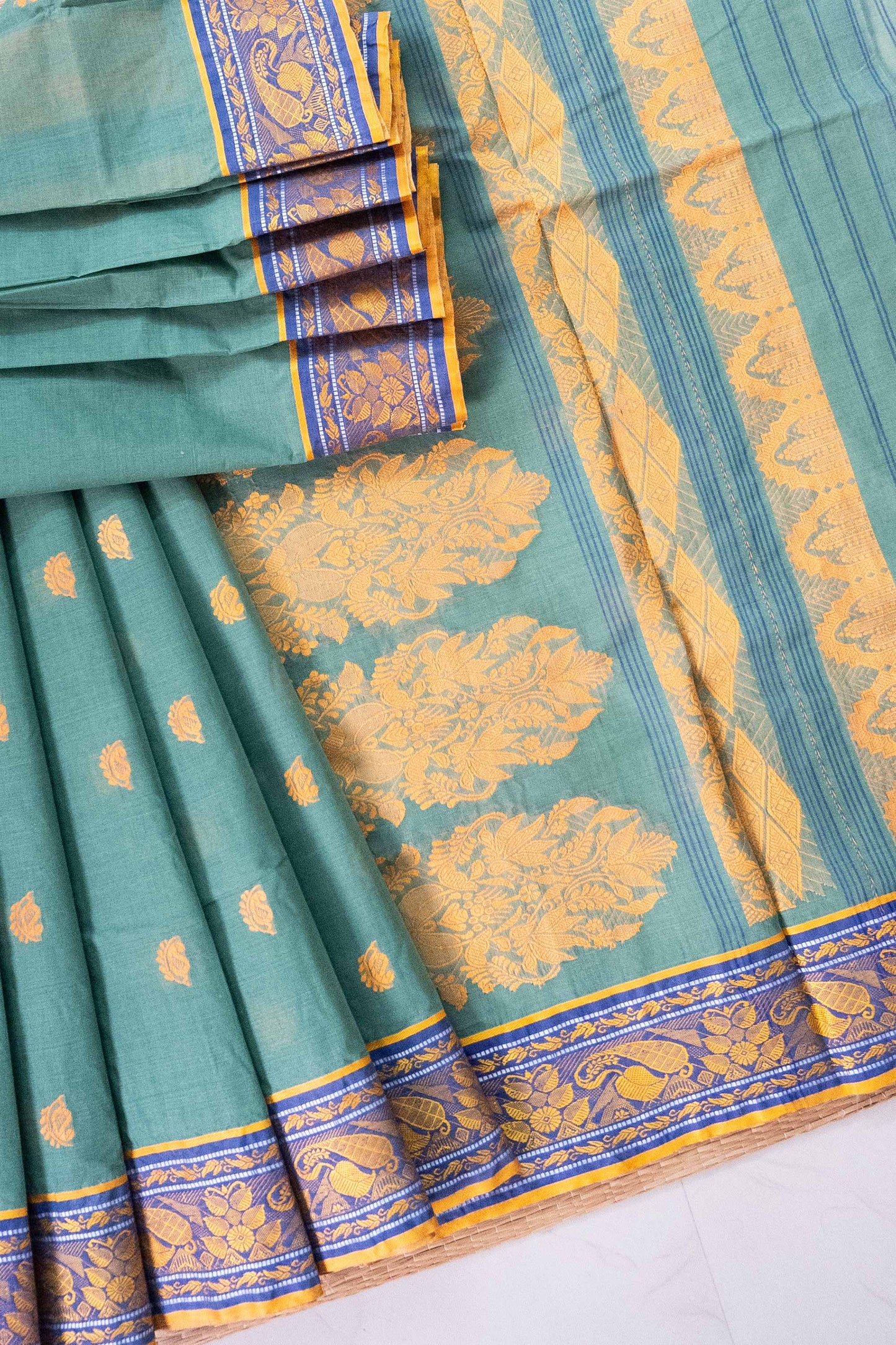 Pastel Green Cotton Handloom Woven Baluchari Saree