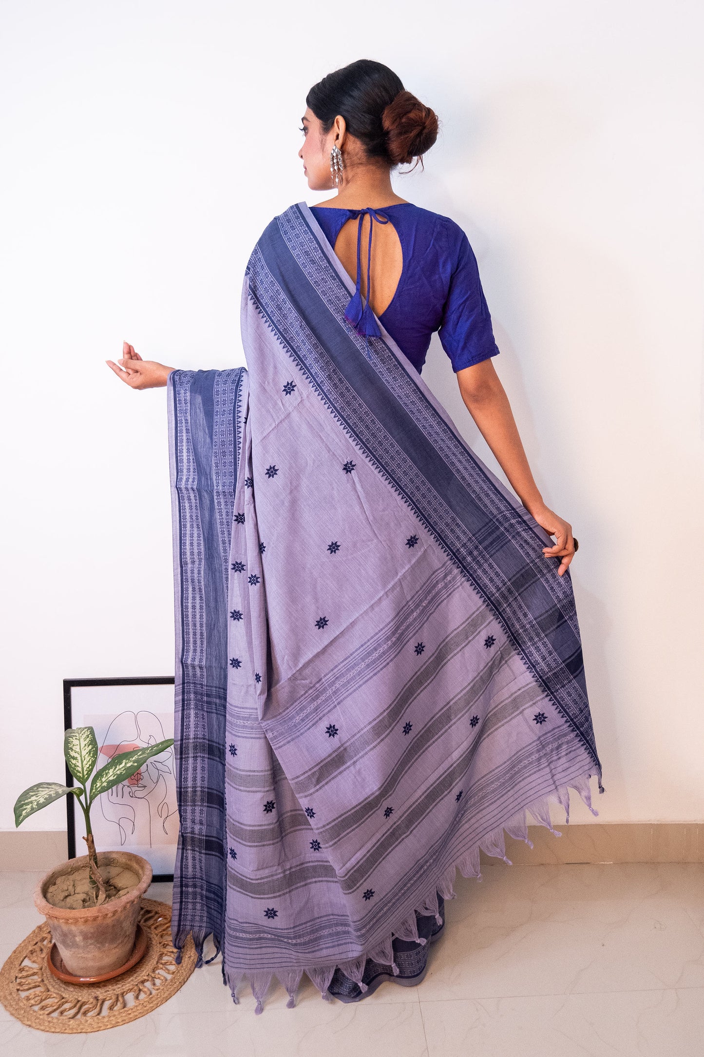 Cloudy Blue Cotton Dhaniakhali Saree with Woven Skirt Borders