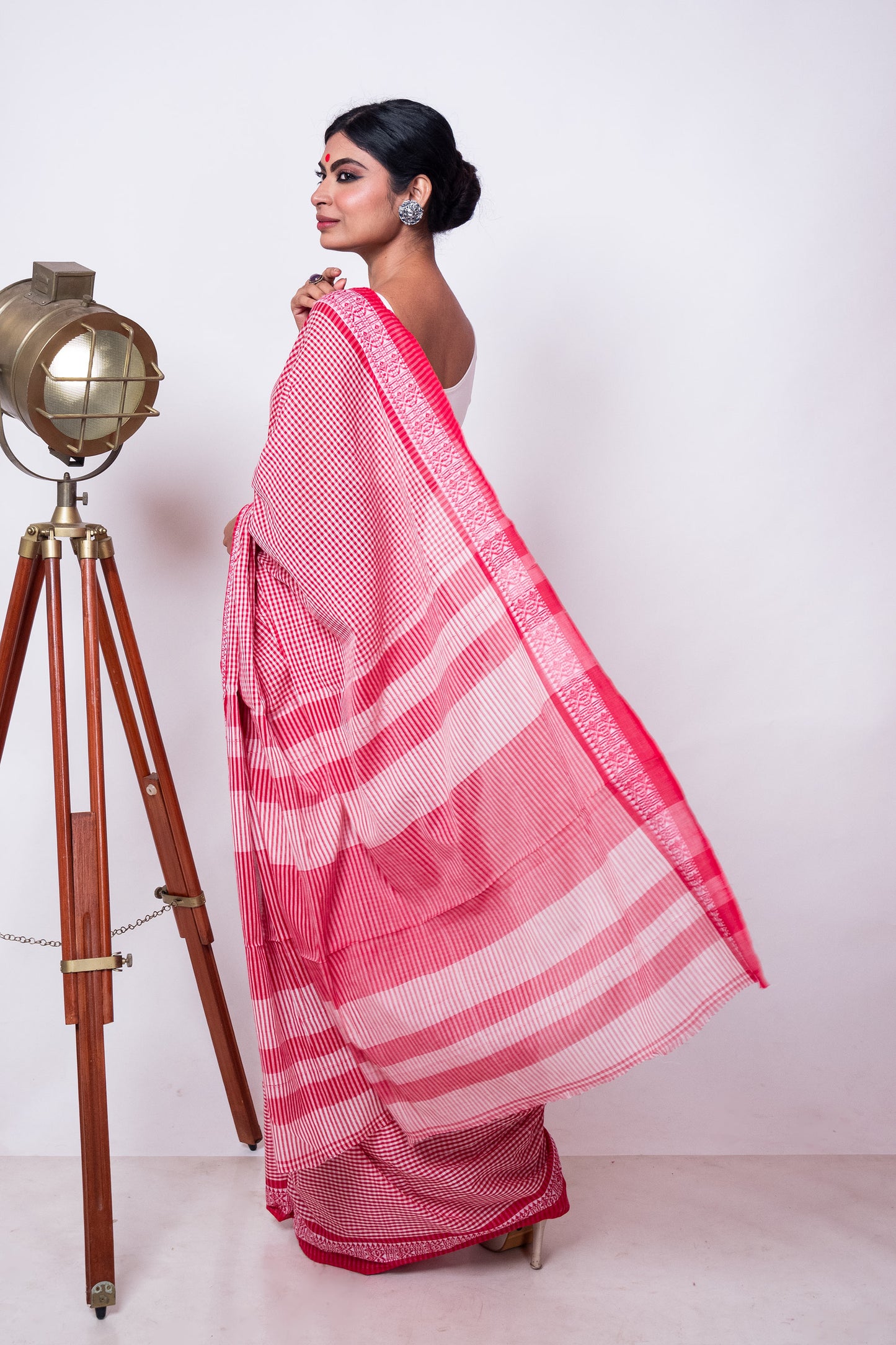 Red White Check Cotton Dhaniakhali Saree with Woven Fish Borders