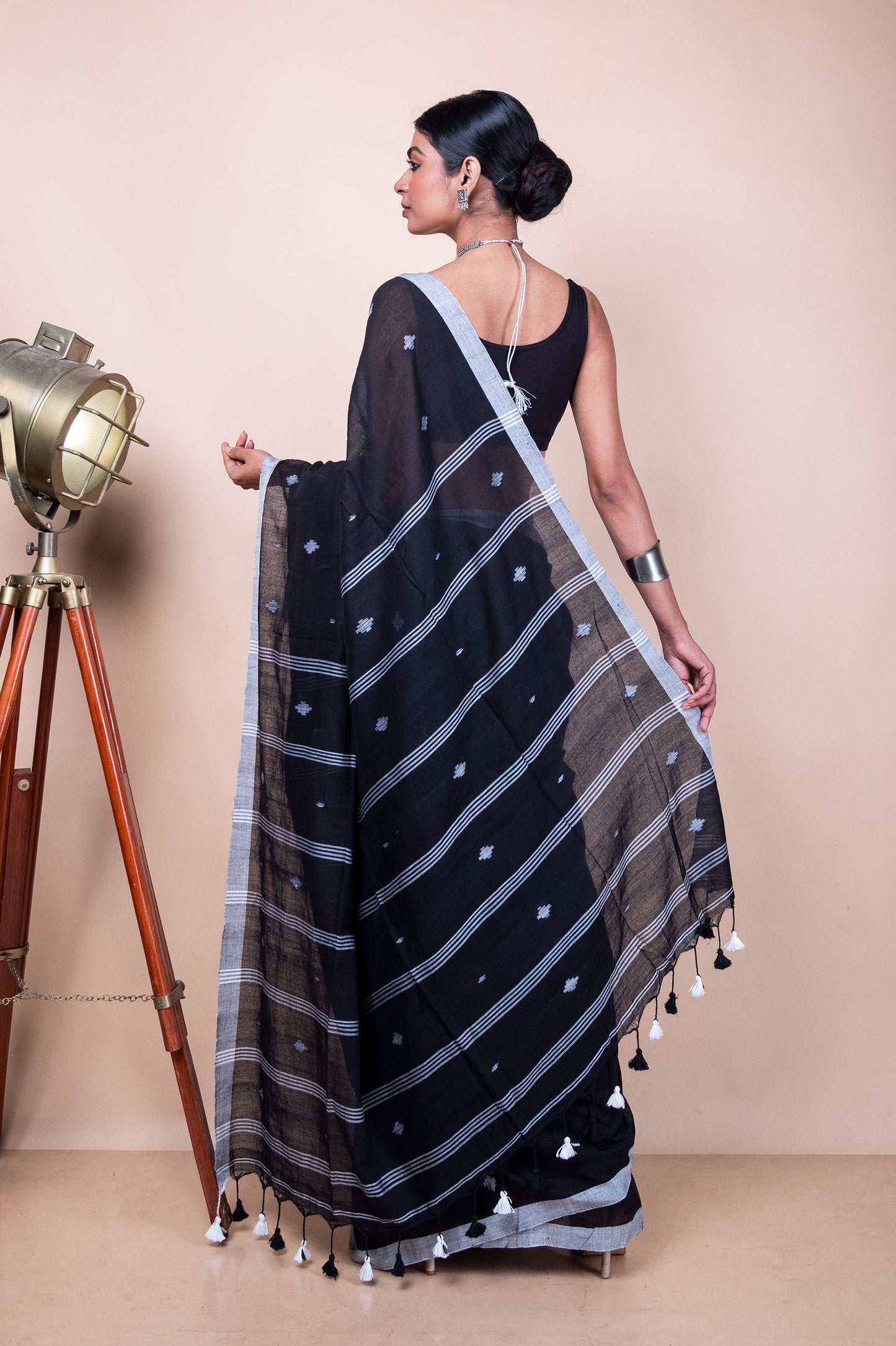Black-White Handloom Needle Woven Jamdani Saree