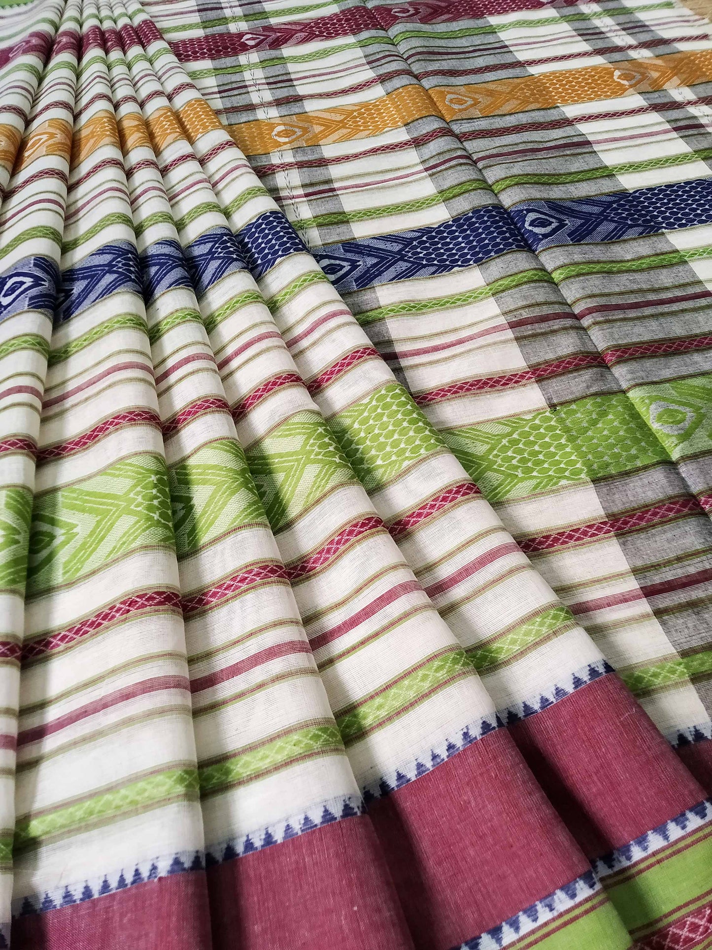 Green-Maroon-Blue-Yellow Fish Motifs Dhaniakhali Cotton Saree