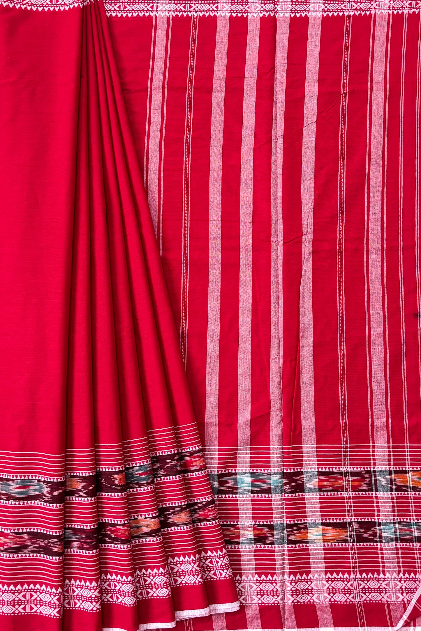 Red white Dhaniakhali Ikat Woven Fish Motifs Border Cotton Saree