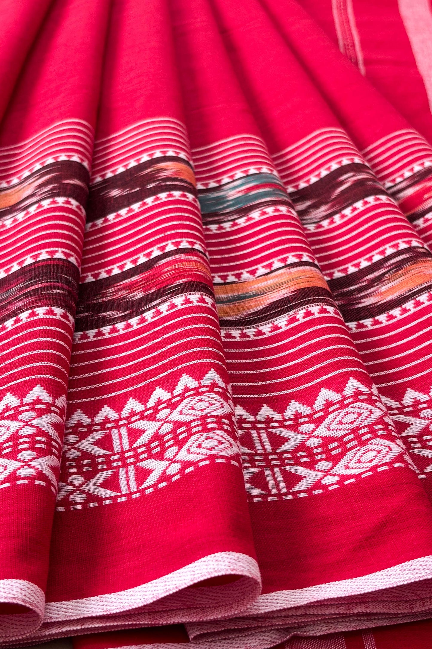 Red white Dhaniakhali Ikat Woven Fish Motifs Border Cotton Saree