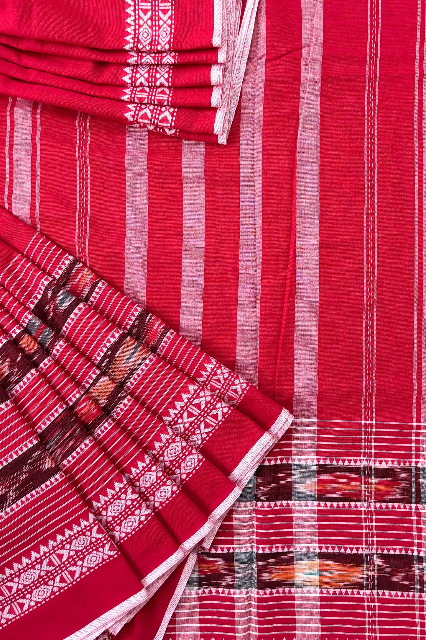 Red white Dhaniakhali Ikat Woven Fish Motifs Border Cotton Saree