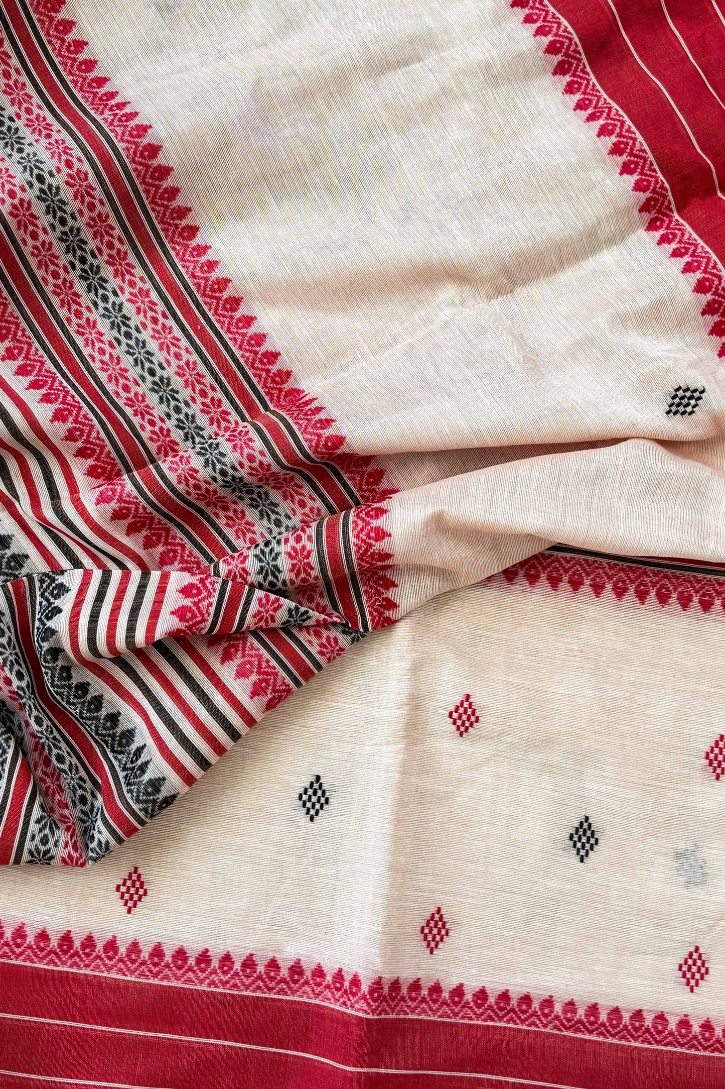 Dudhe Alta Woven Madhyamani Stripes Cotton Dhaniakhali Saree