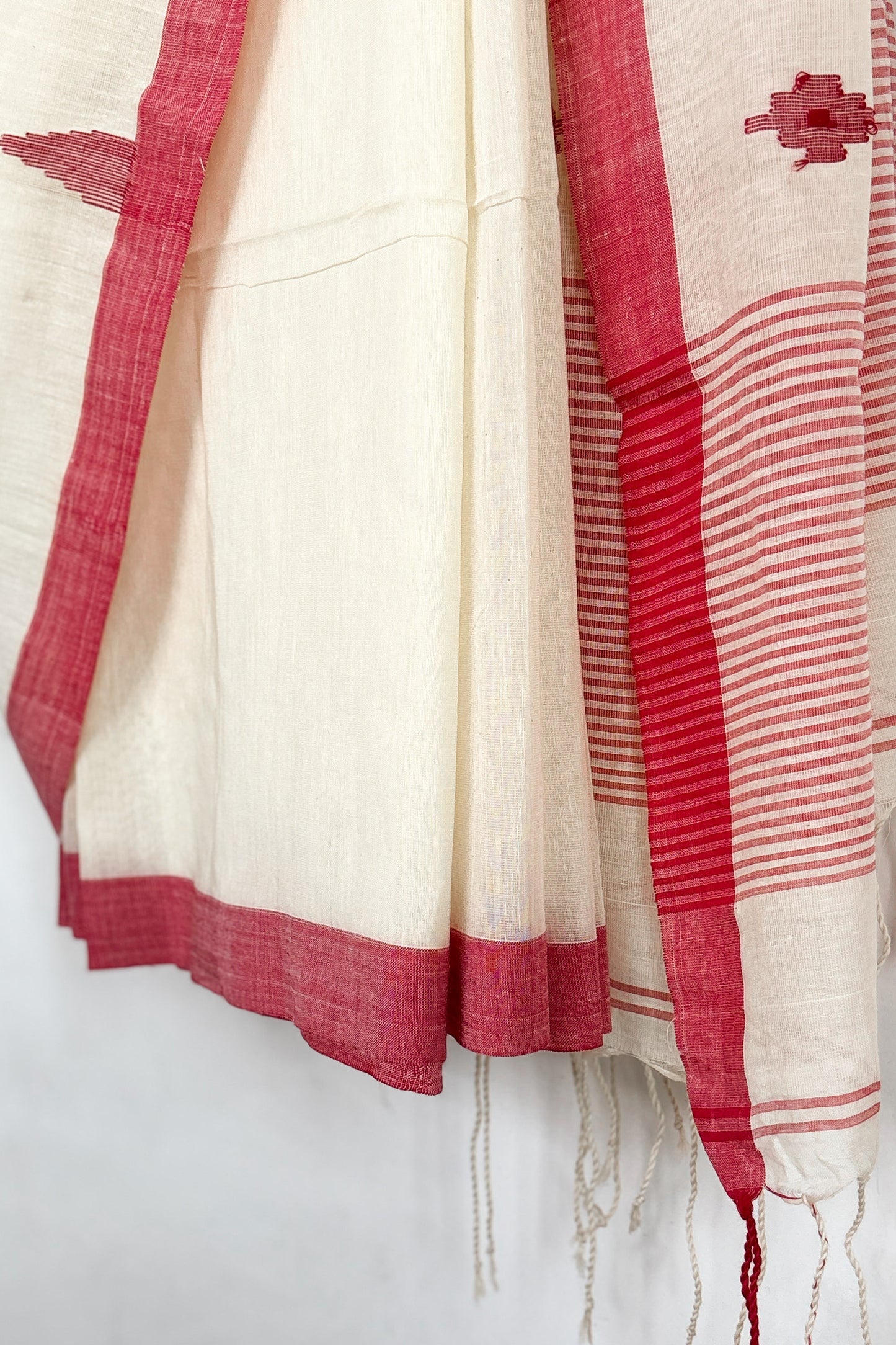 Off white Red Handloom Cotton Jamdani Motif Saree with Temple Borders