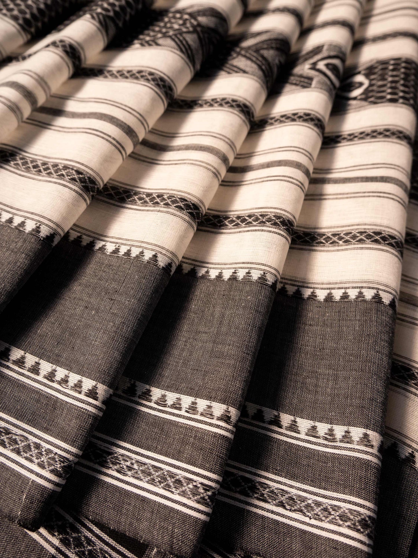 White-Black Fish Motifs Dhaniakhali Cotton Saree