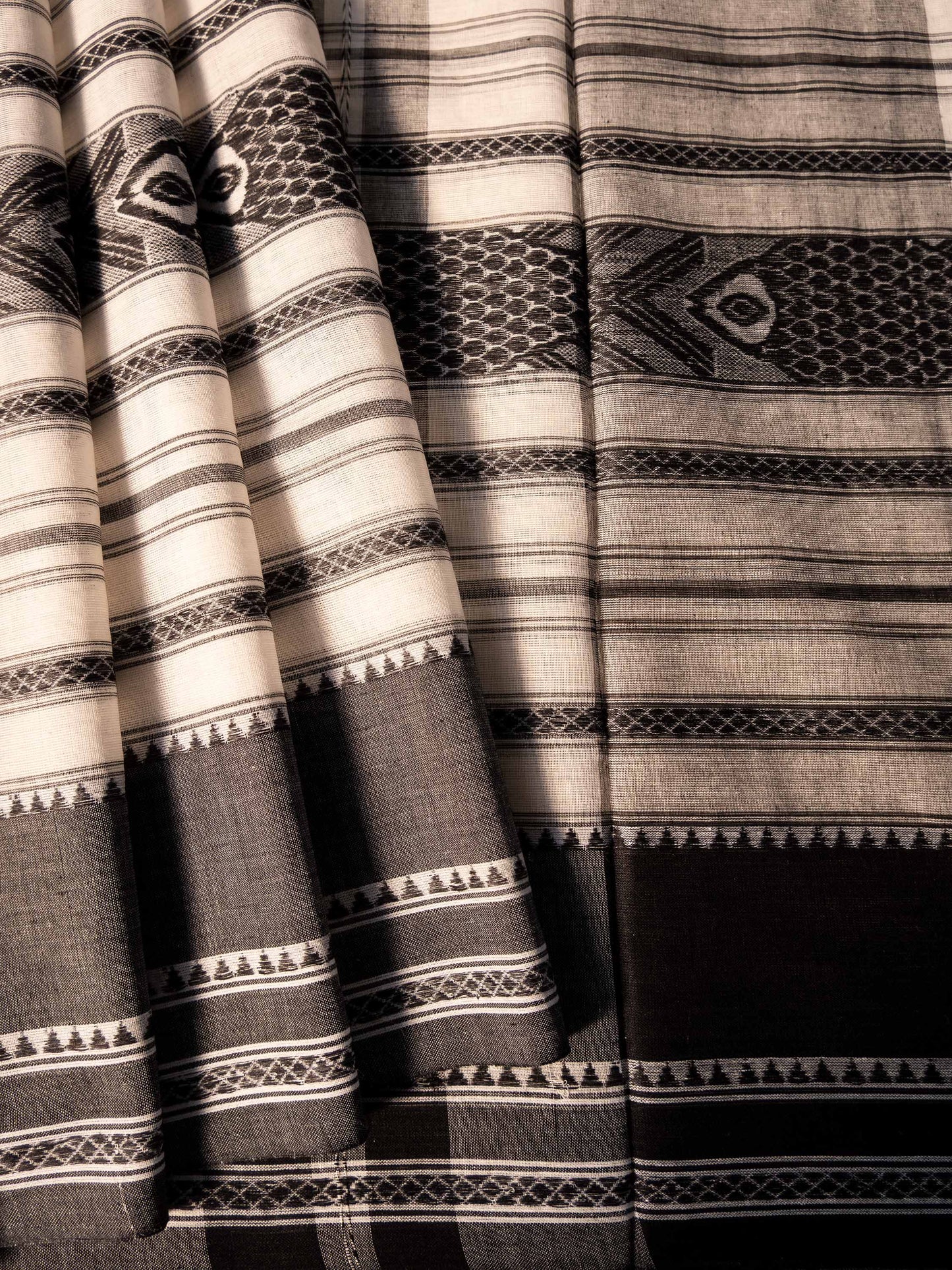 White-Black Fish Motifs Dhaniakhali Cotton Saree