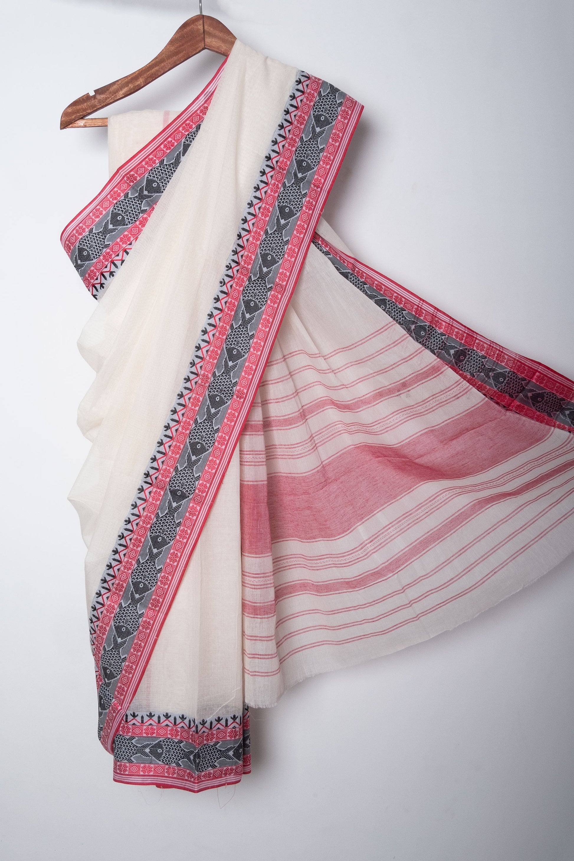 Off White Dhaniakhali Cotton Handloom Saree with Woven Fish Borders