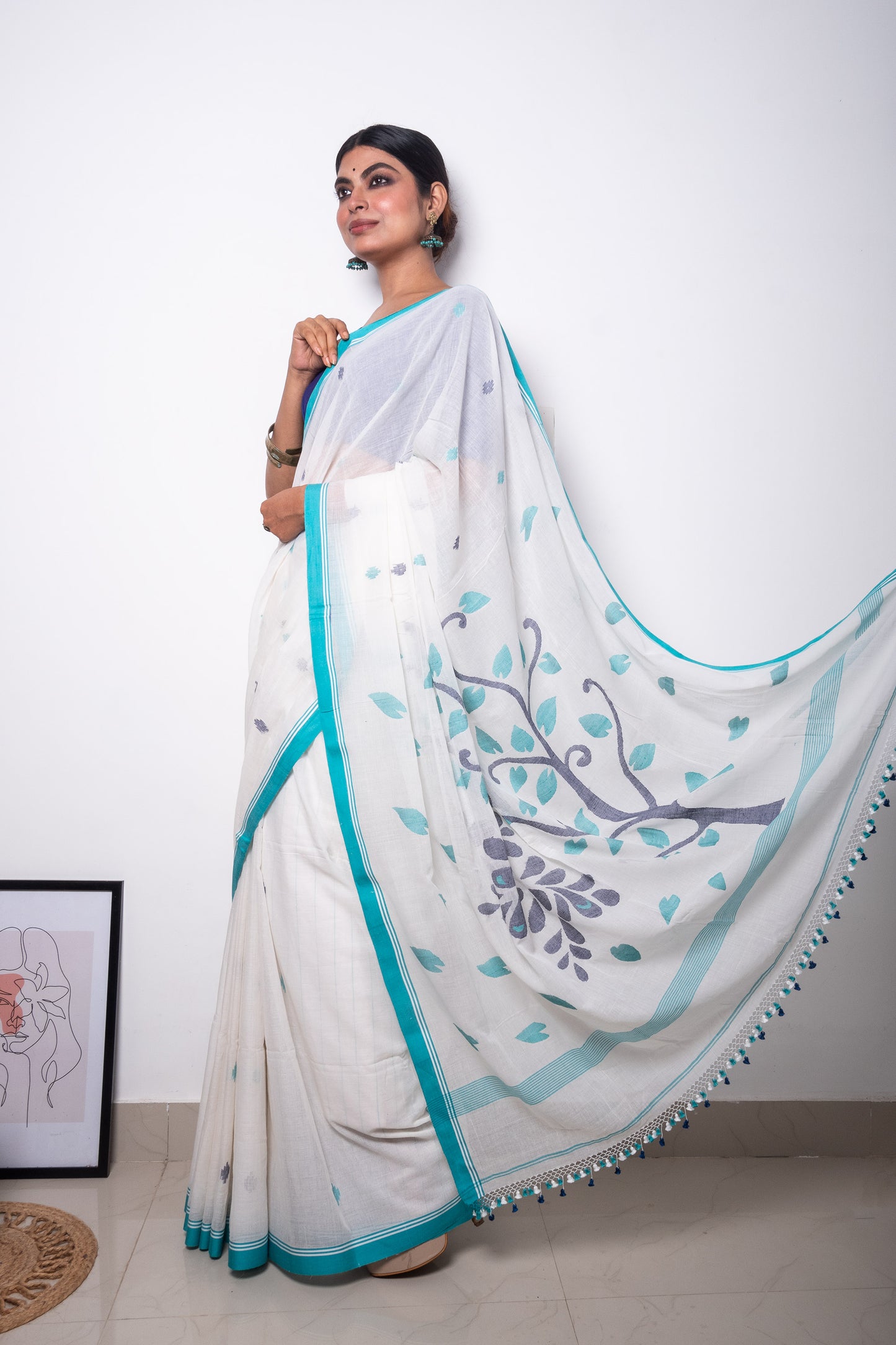 White Purely Handloom Needle Woven Peacock Motif Jamdani Saree
