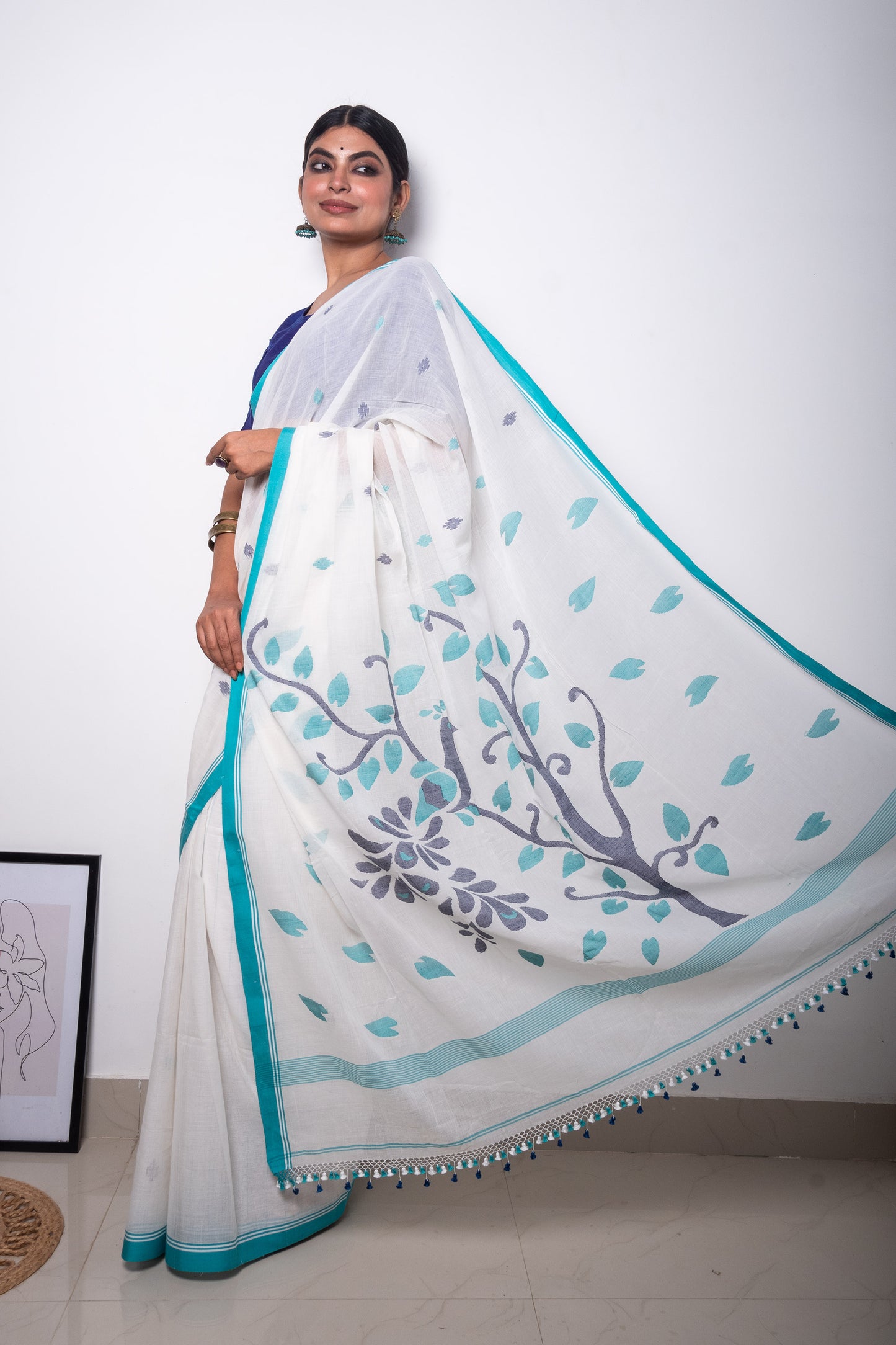White Purely Handloom Needle Woven Peacock Motif Jamdani Saree
