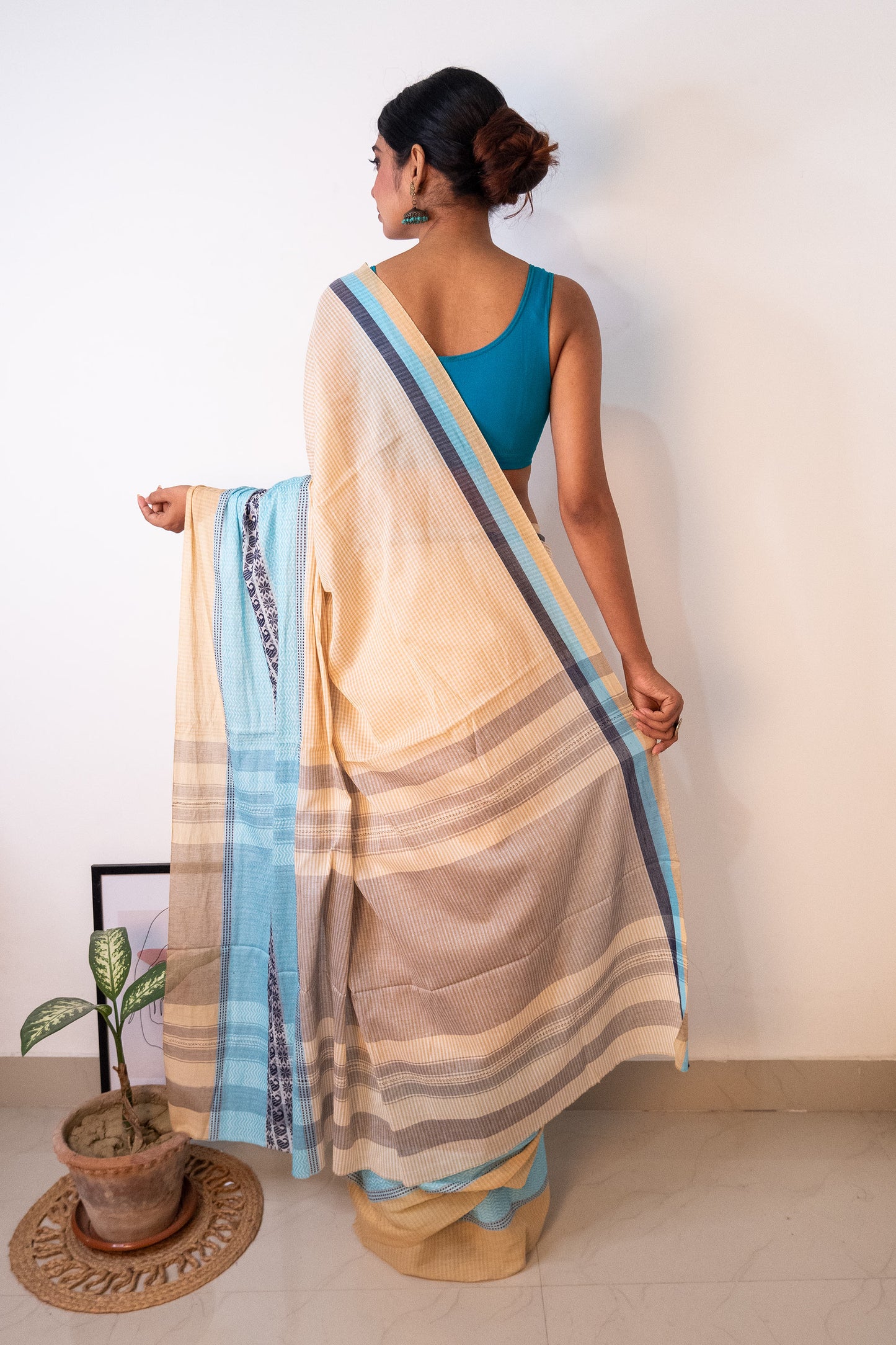 Beige White Cotton Small Check Dhaniakhali Saree with Seablue Skirt Borders