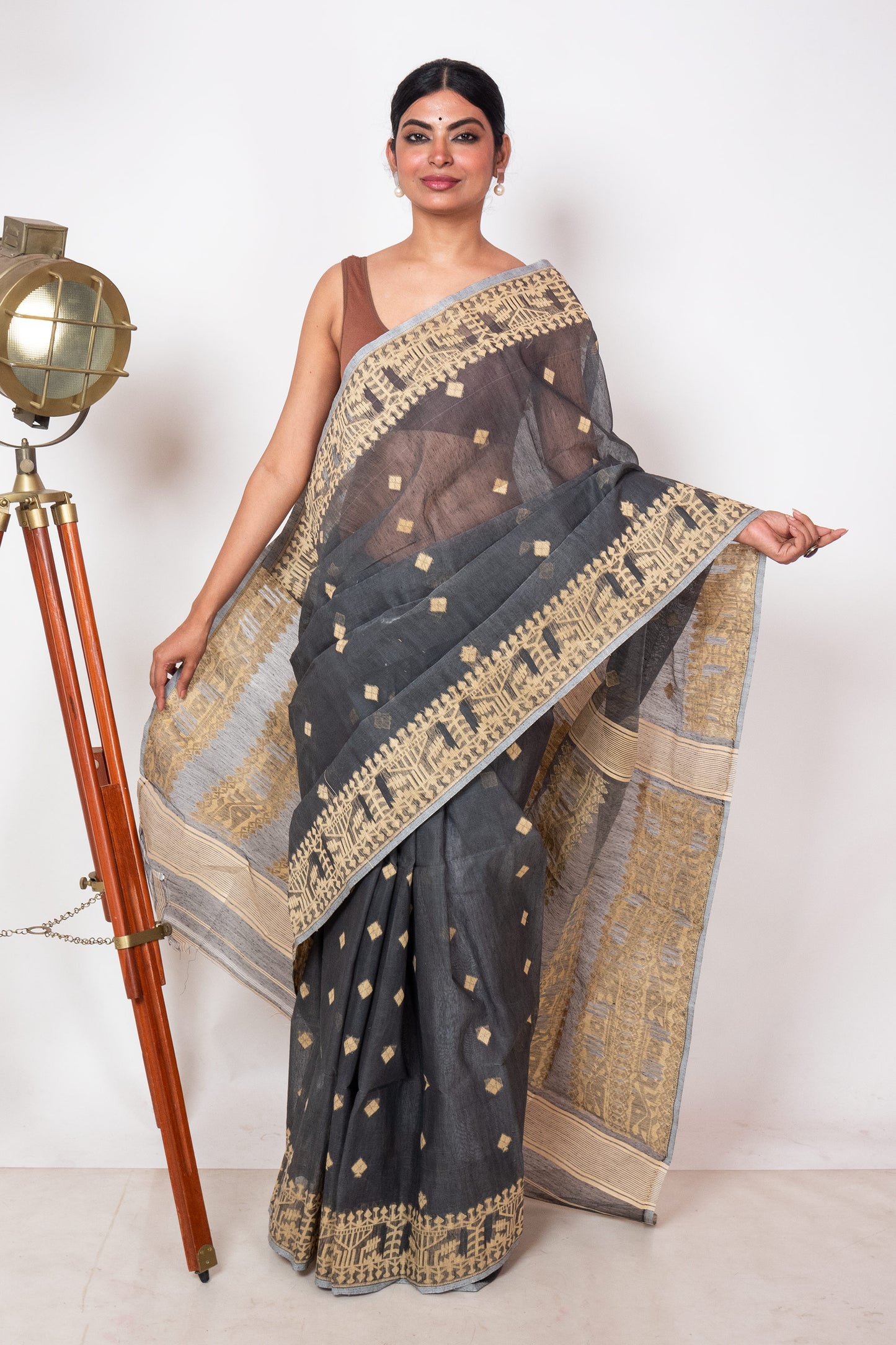 Grey Beige Bengal Jamdani Saree