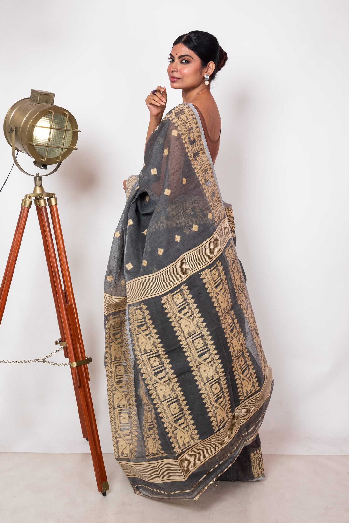 Grey Beige Bengal Jamdani Saree