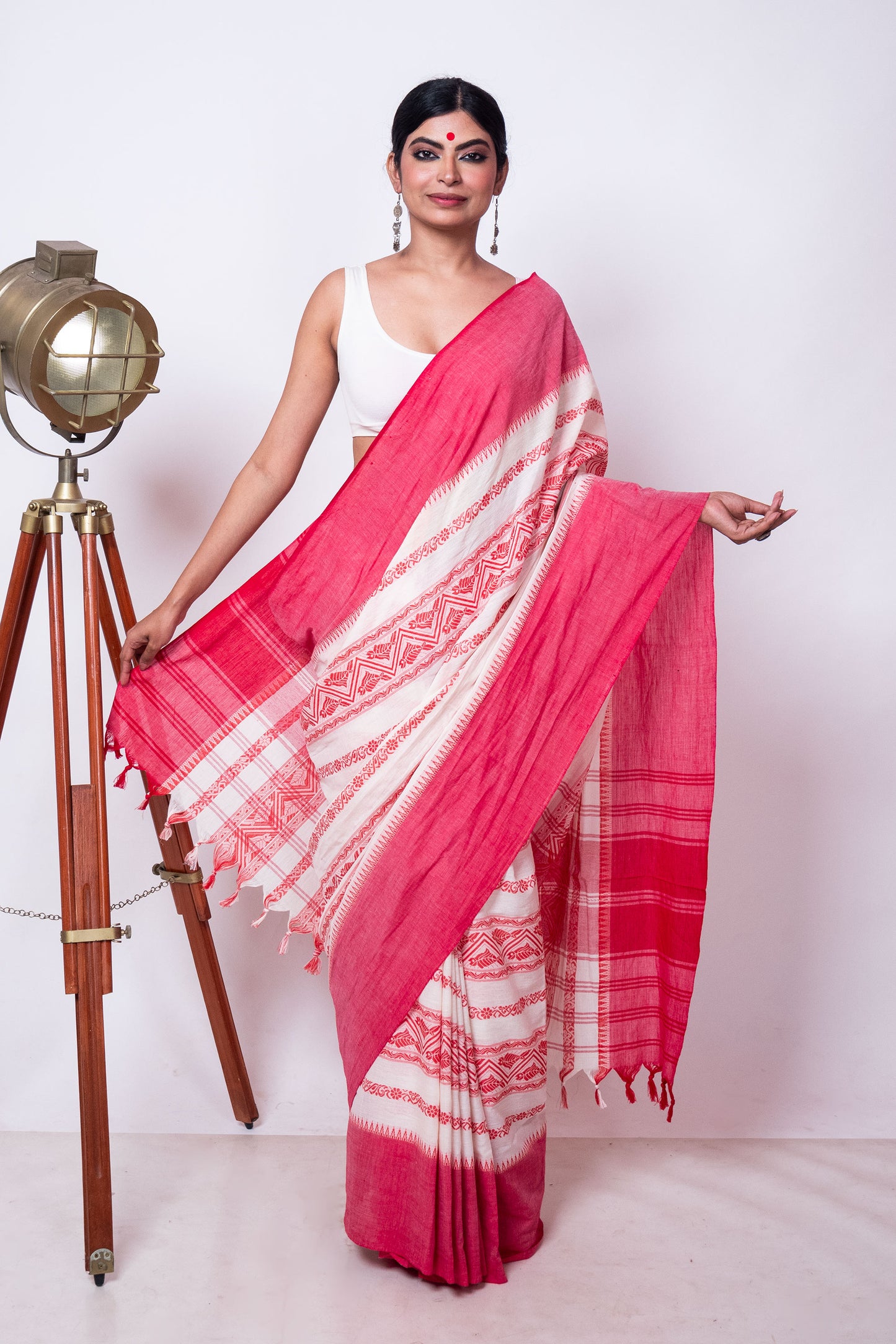 White Red Fish Woven Stripe Cotton Dhaniakhali Saree