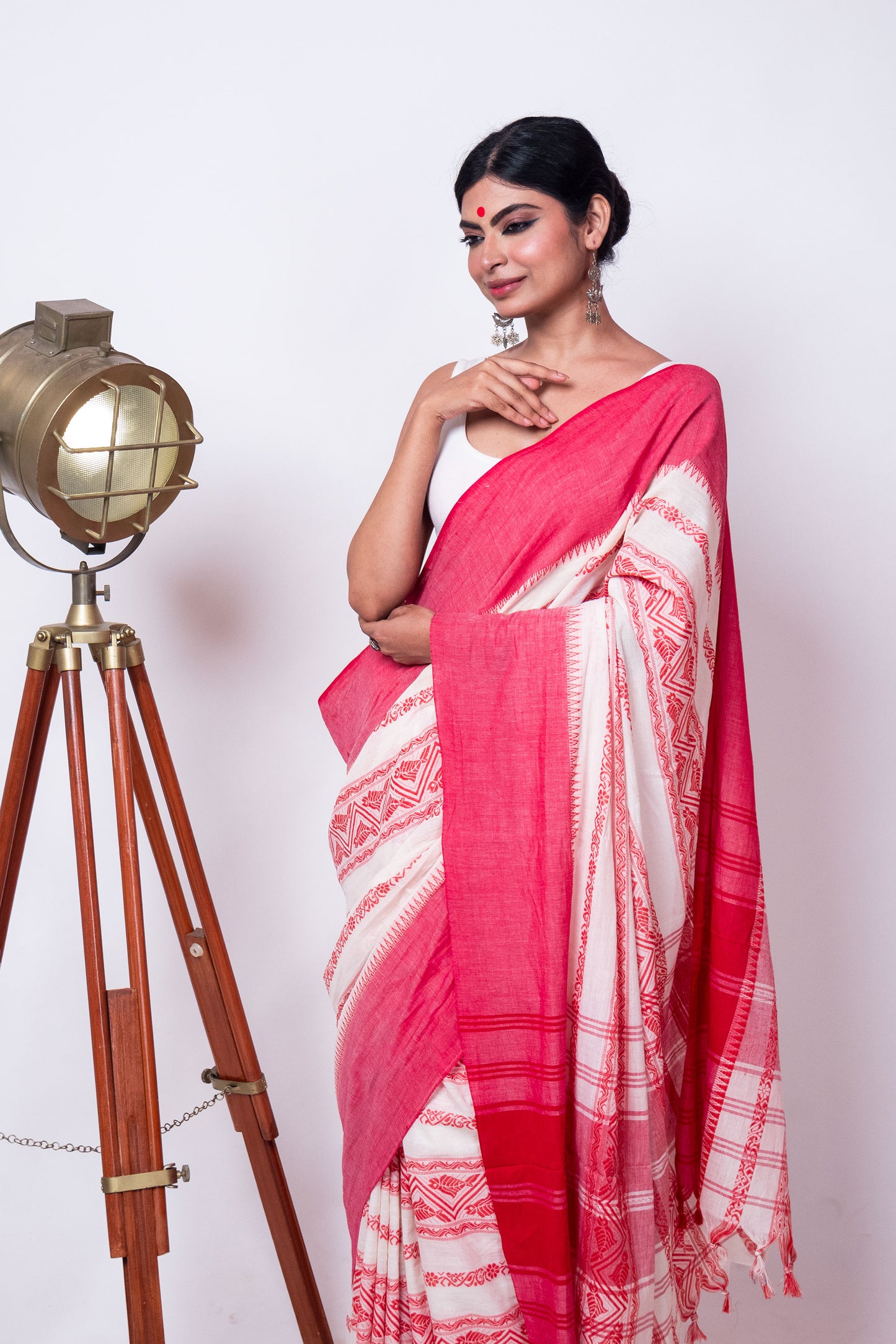 White Red Fish Woven Stripe Cotton Dhaniakhali Saree