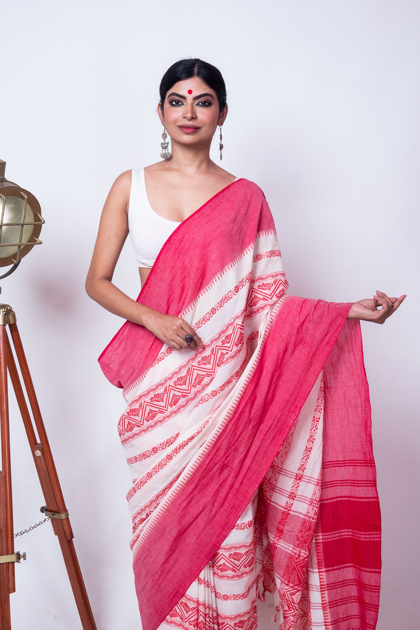 White Red Fish Woven Stripe Cotton Dhaniakhali Saree