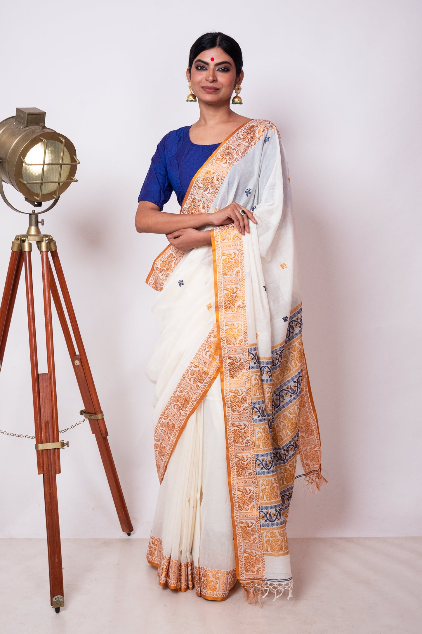 Off White Cotton Handloom Woven Human Figure Baluchari Saree