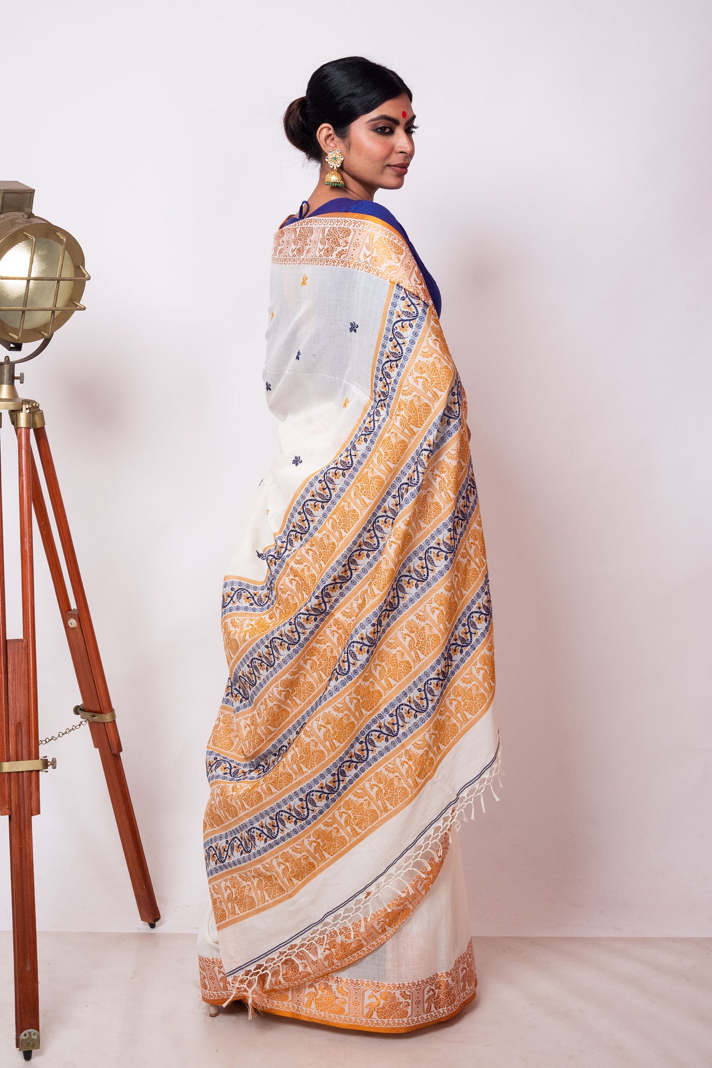 Off White Cotton Handloom Woven Human Figure Baluchari Saree