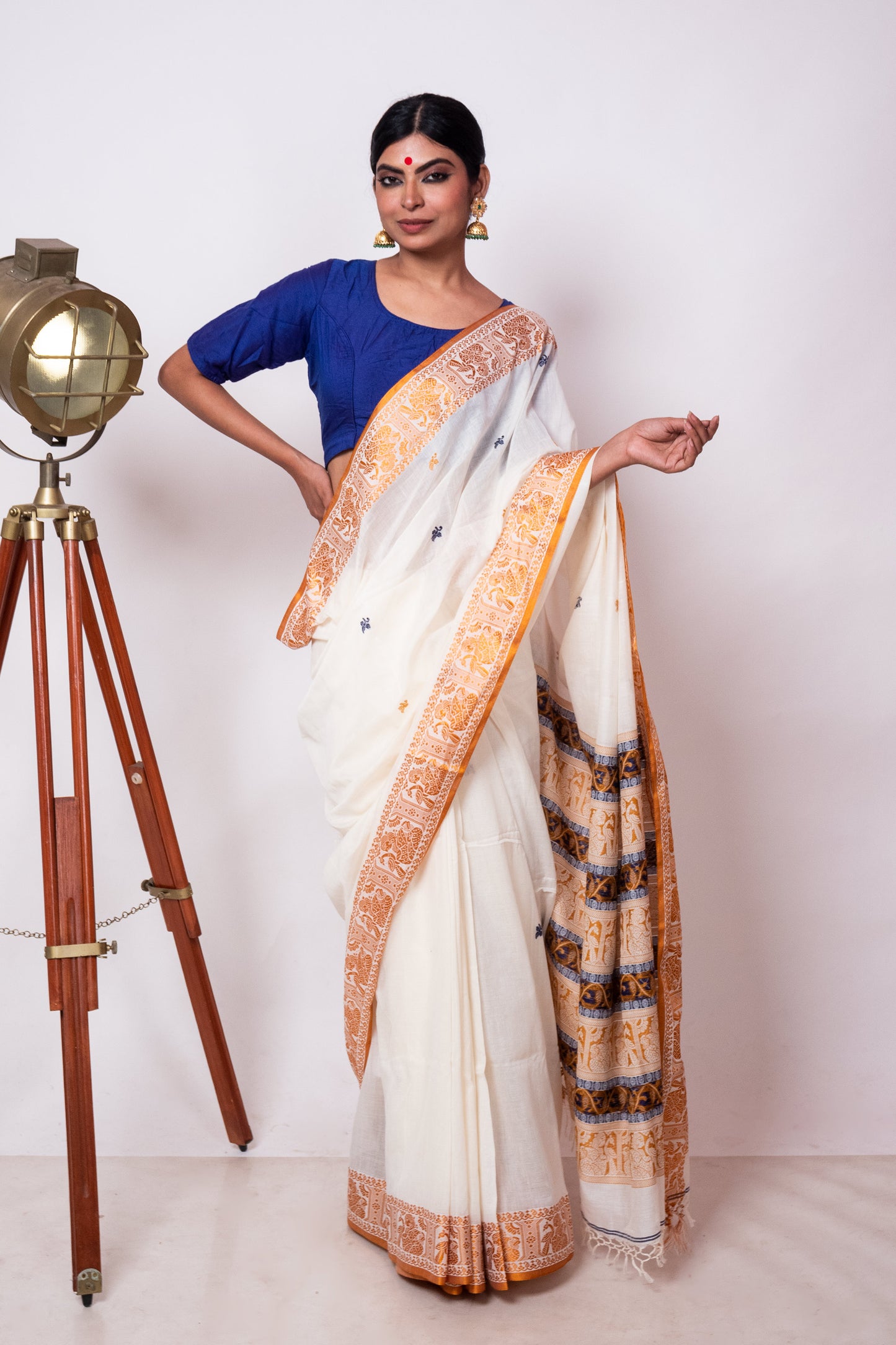 Off White Cotton Handloom Woven Human Figure Baluchari Saree