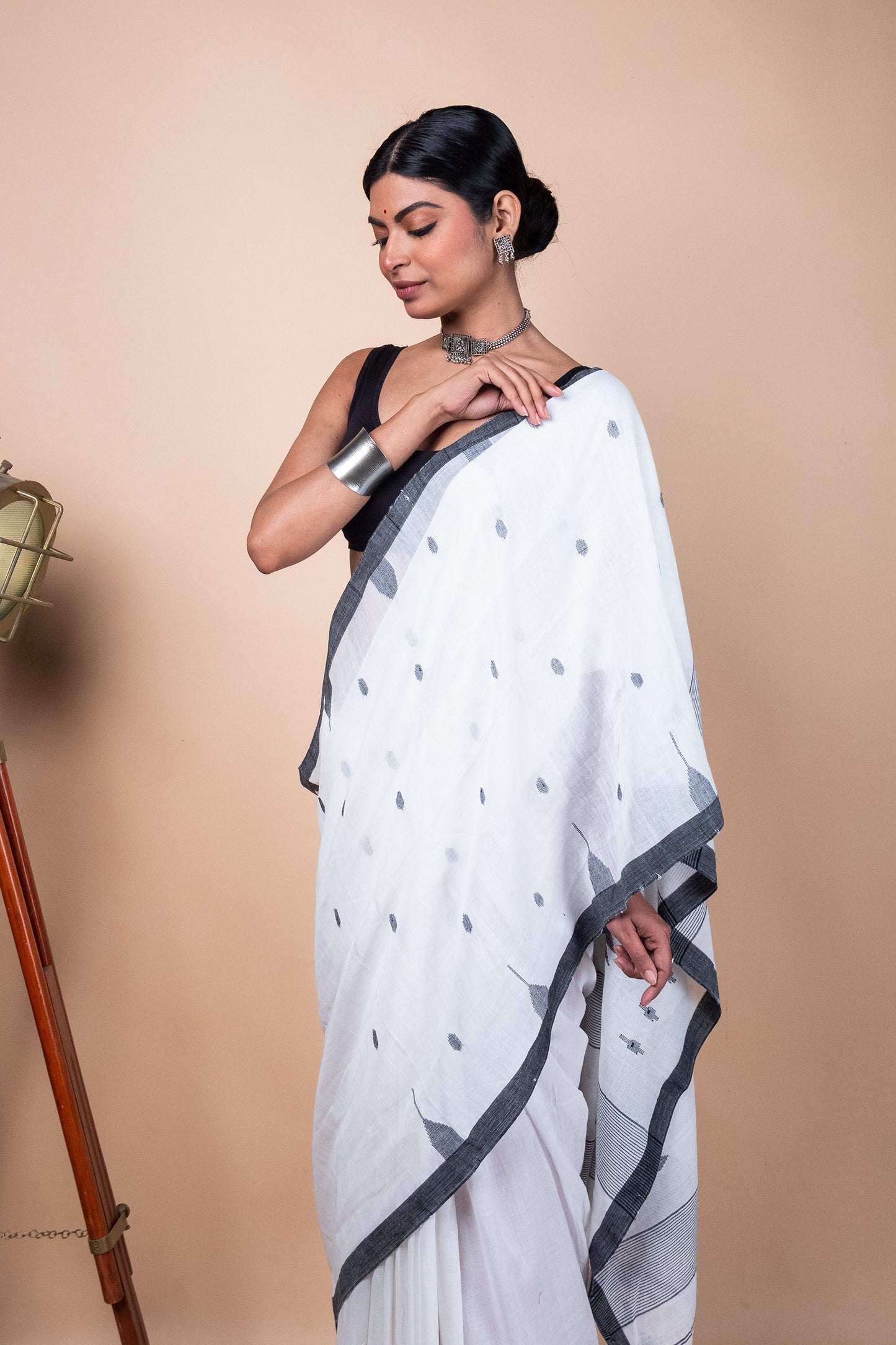 White Handloom Needle Woven Jamdani Saree