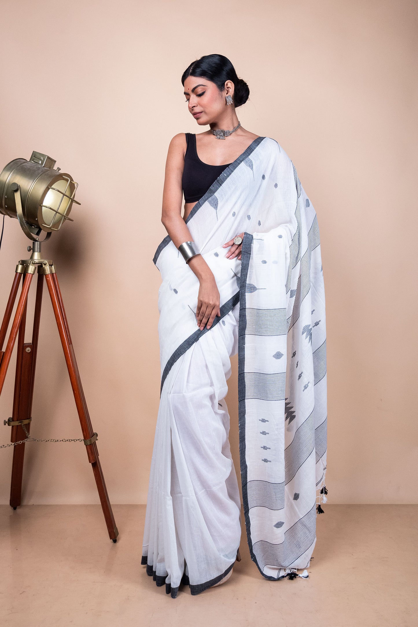 White Handloom Needle Woven Jamdani Saree