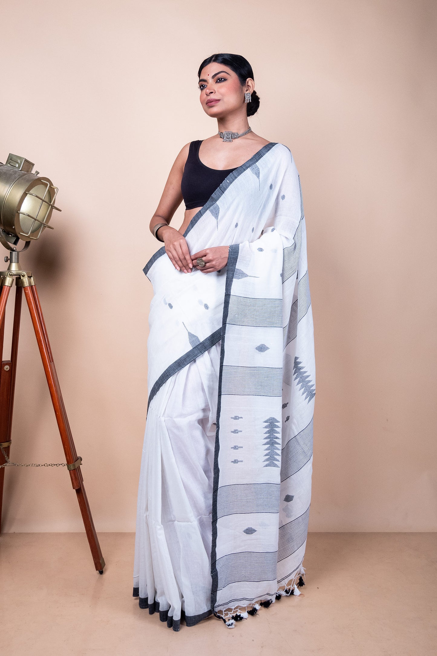 White Handloom Needle Woven Jamdani Saree