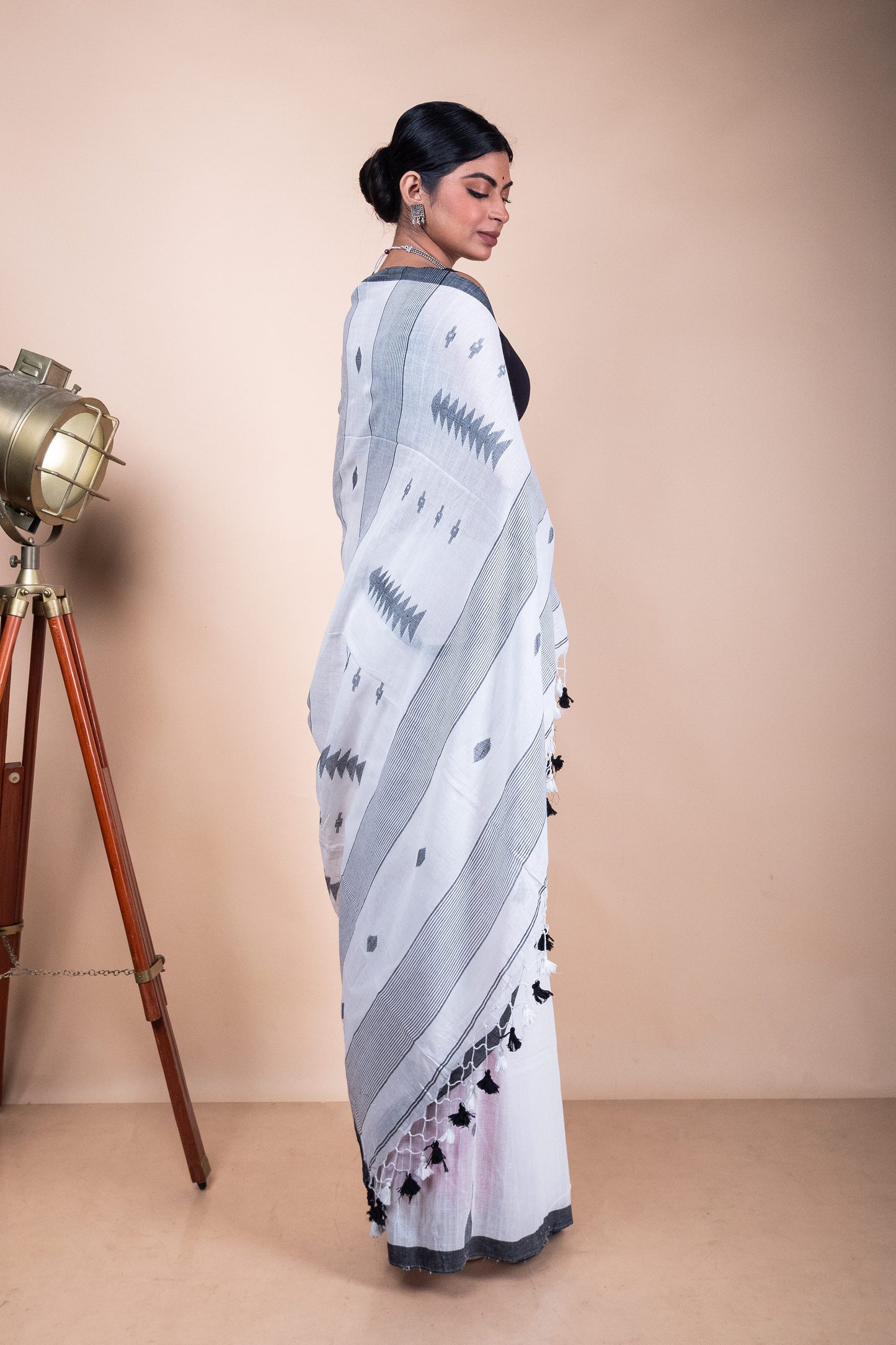 White Handloom Needle Woven Jamdani Saree