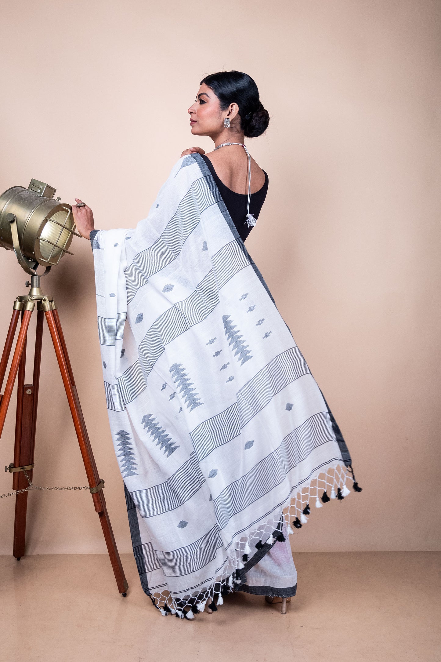 White Handloom Needle Woven Jamdani Saree