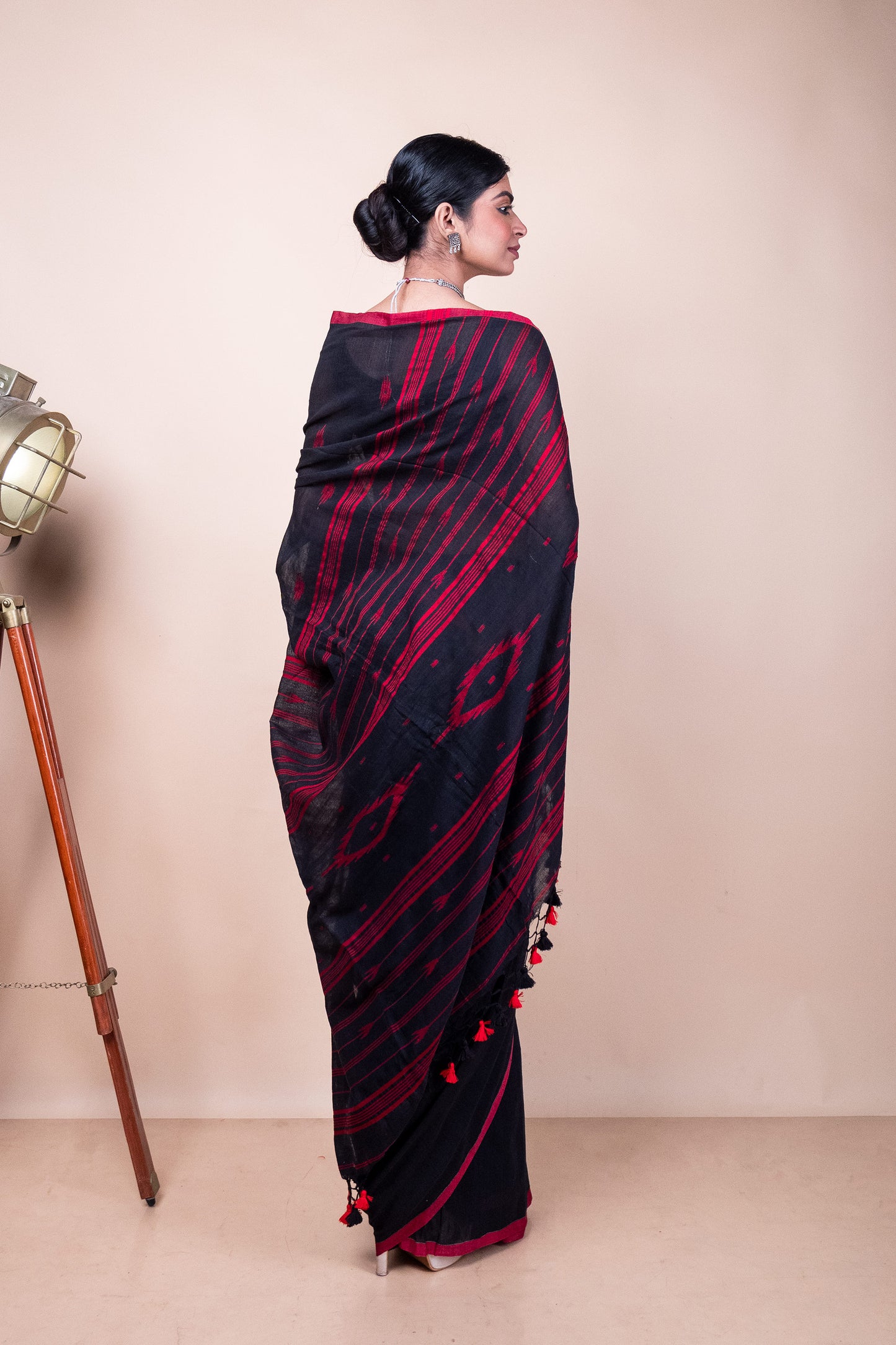 Black-Red Handloom Needle Woven Jamdani Saree