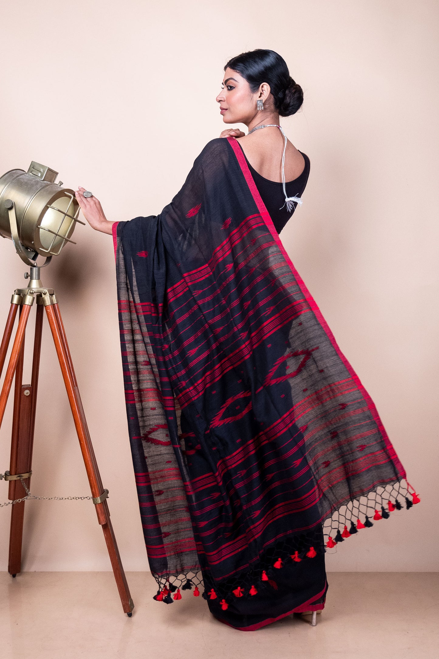 Black-Red Handloom Needle Woven Jamdani Saree