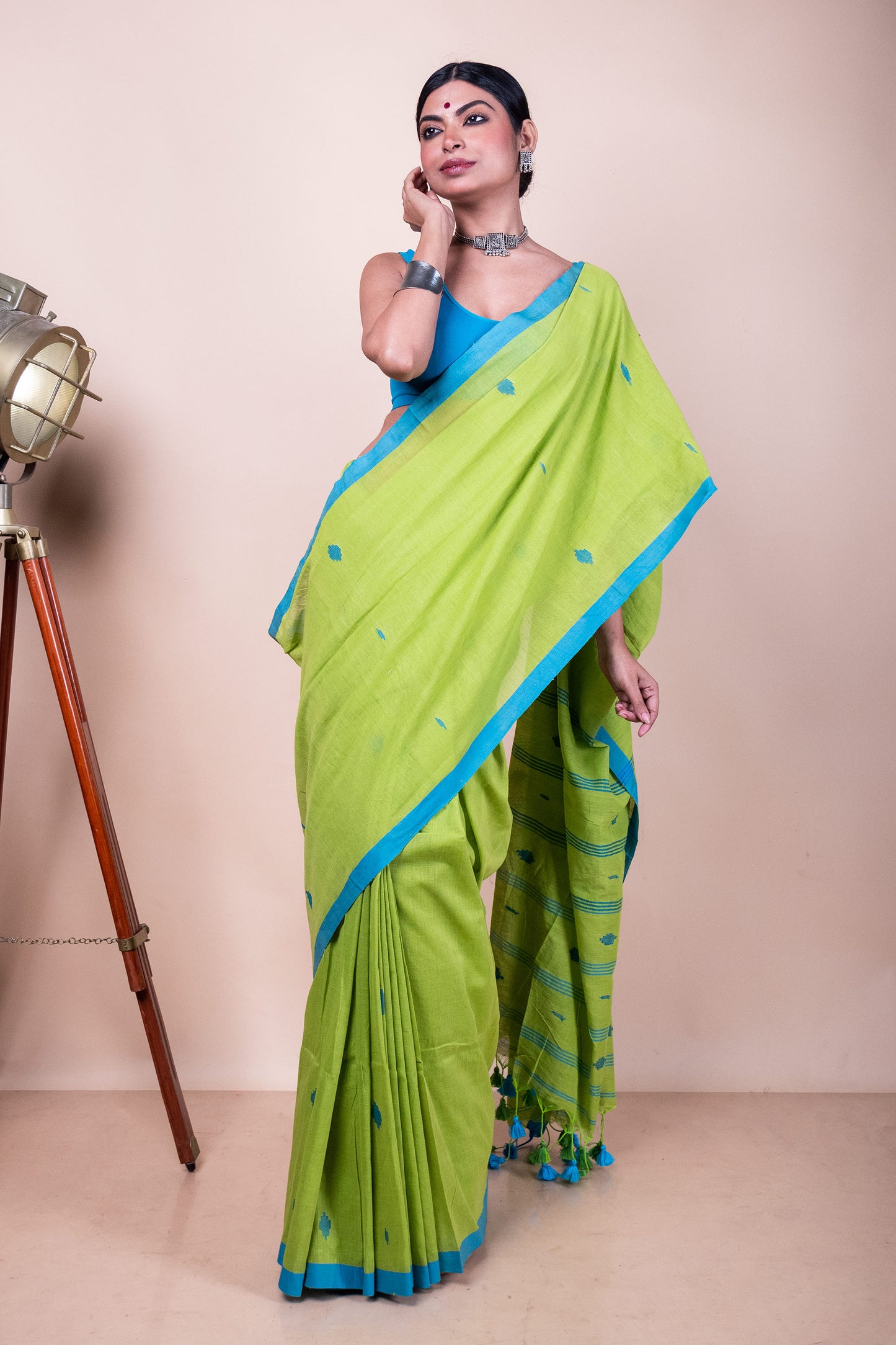 Parrot Green Handloom Needle Woven Jamdani Saree