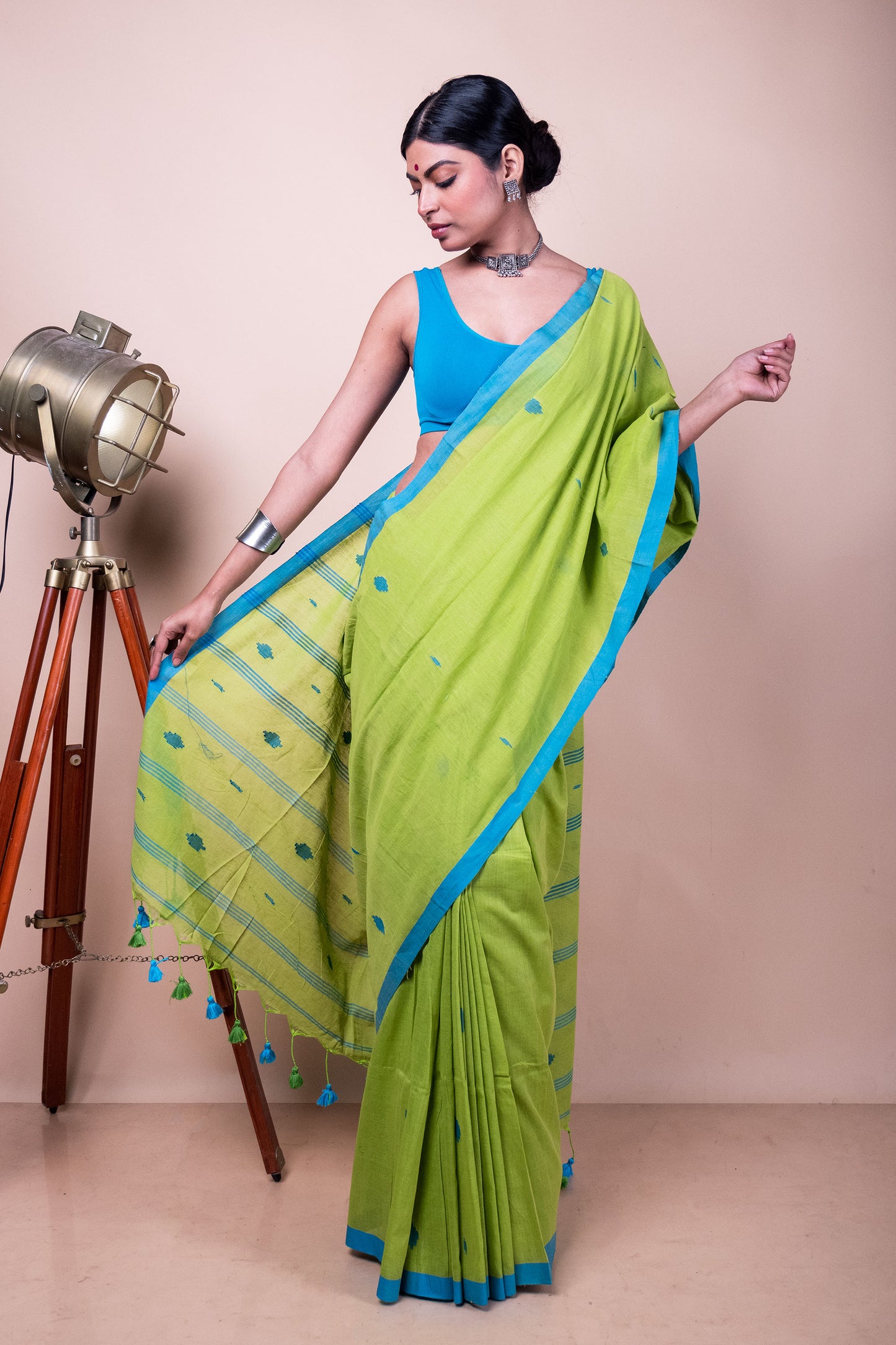 Parrot Green Handloom Needle Woven Jamdani Saree