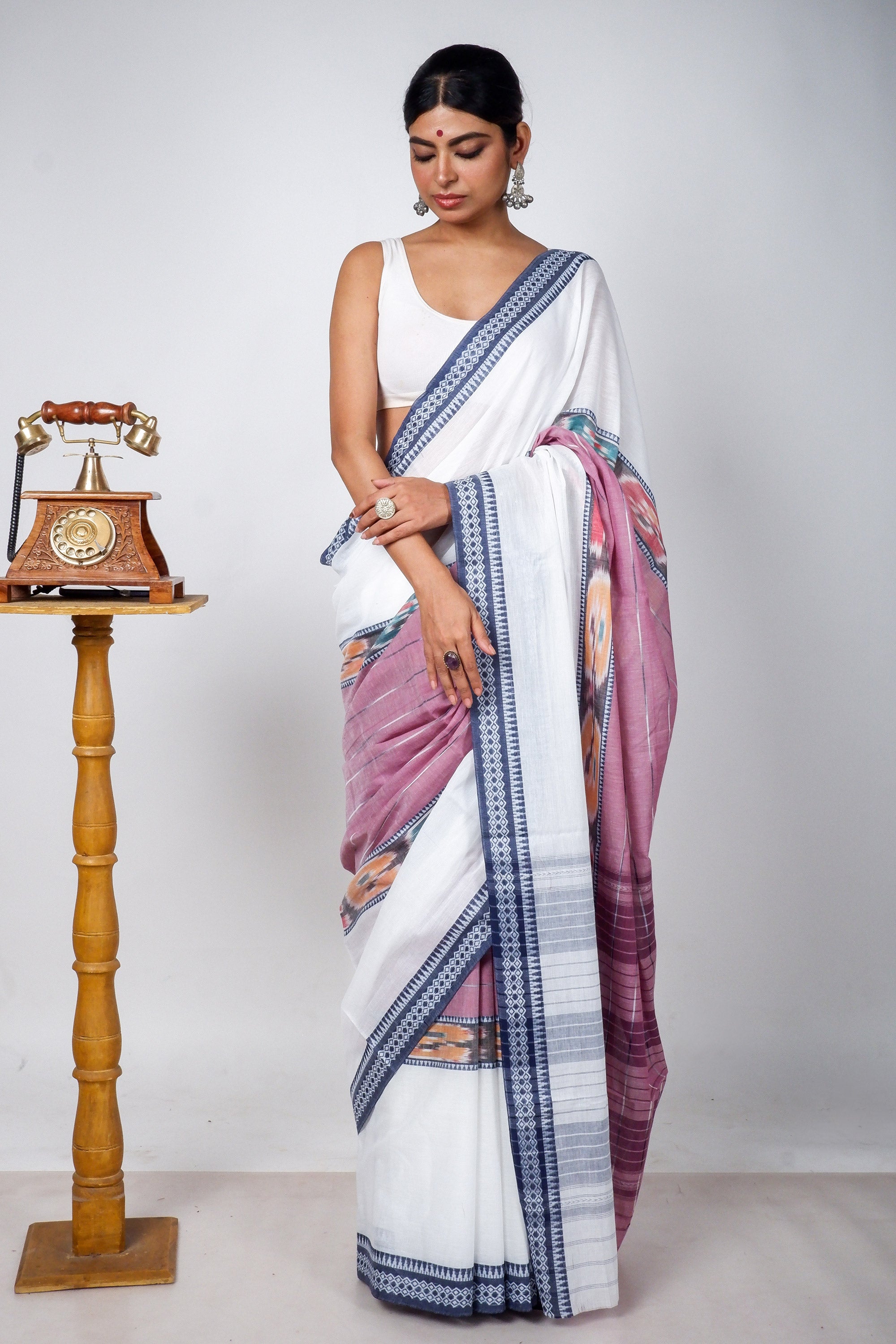 White-Mauve Cotton Dhaniakhali Ikat Saree