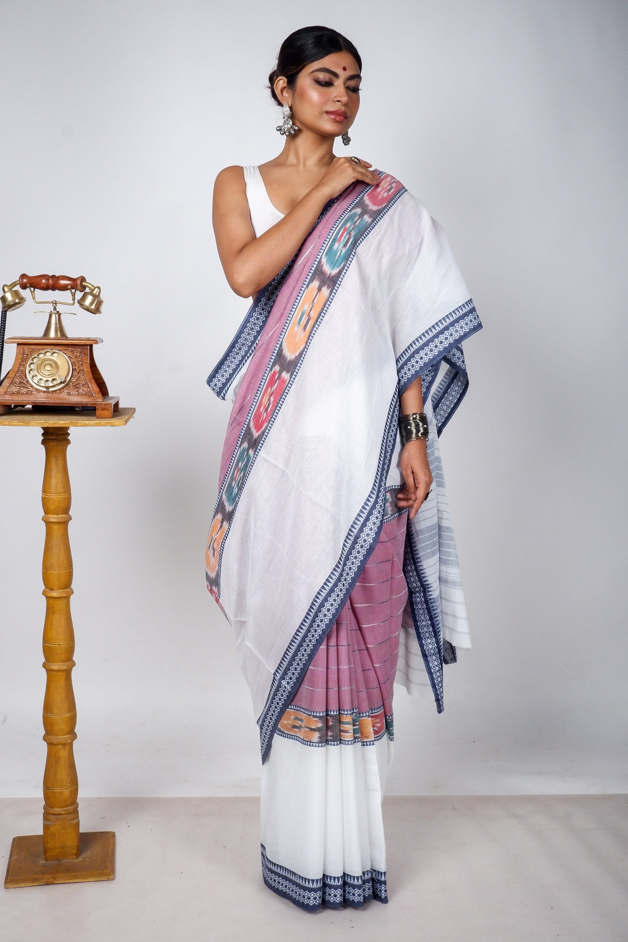 White-Mauve Cotton Dhaniakhali Ikat Saree