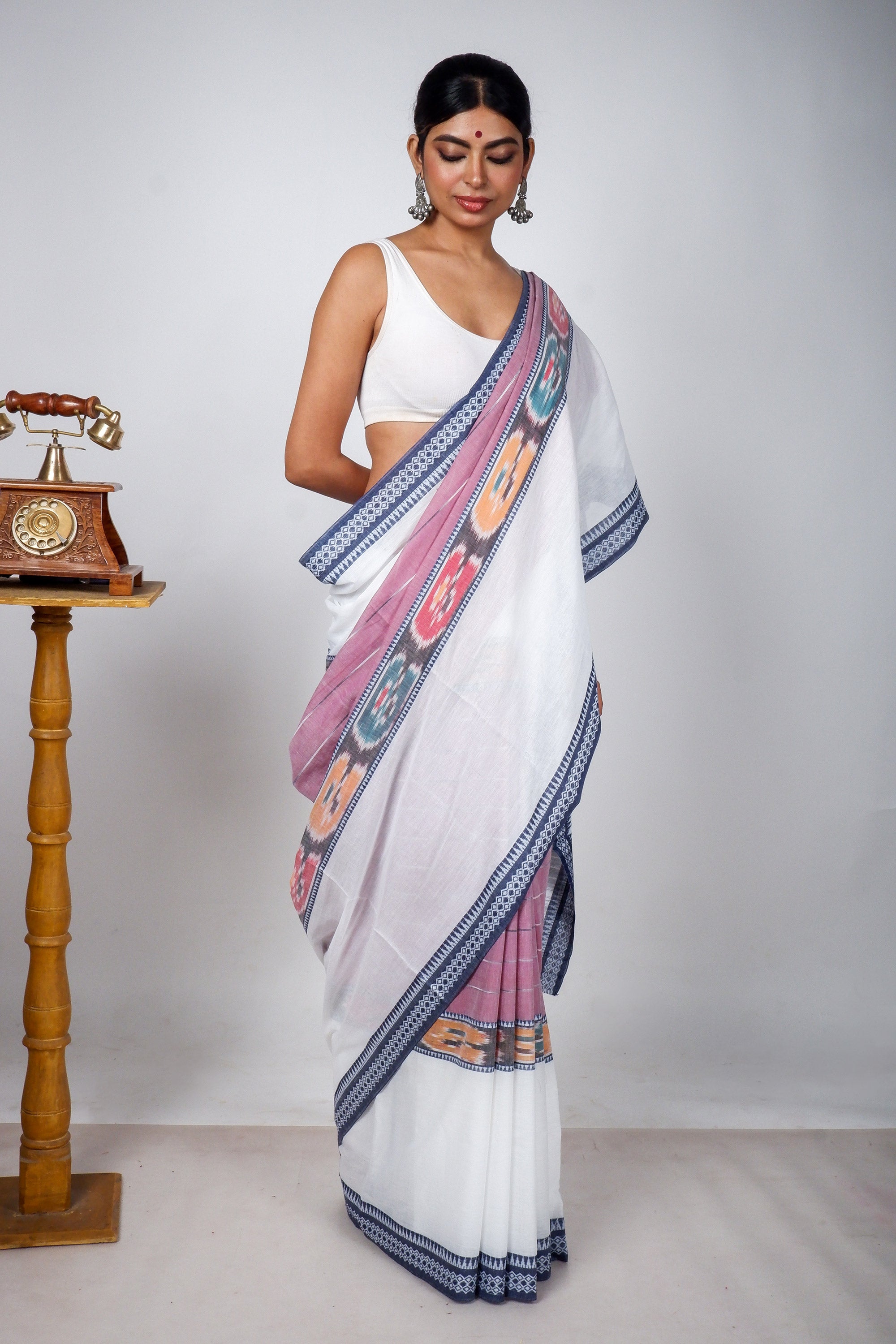 White-Mauve Cotton Dhaniakhali Ikat Saree