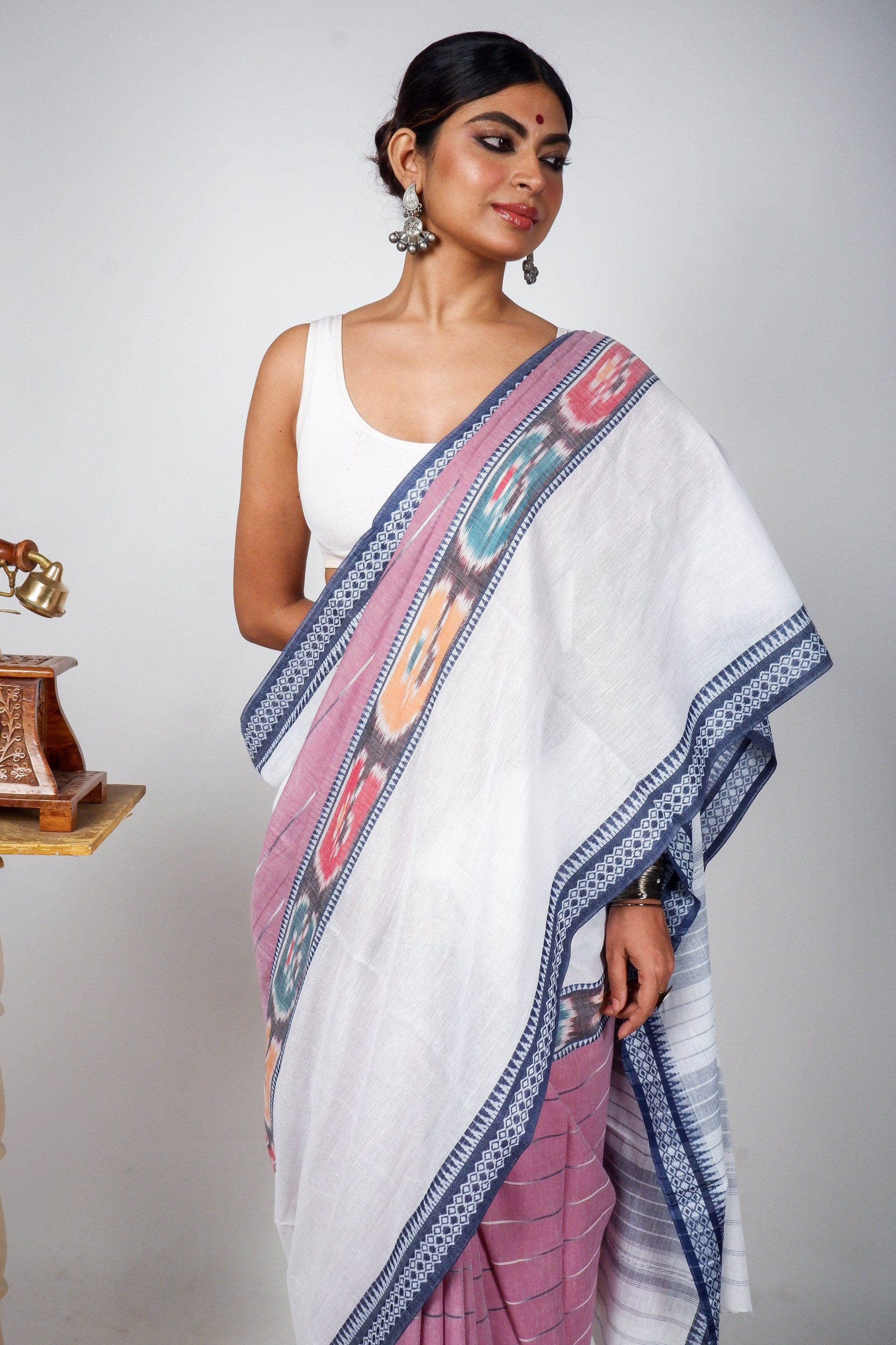 White-Mauve Cotton Dhaniakhali Ikat Saree