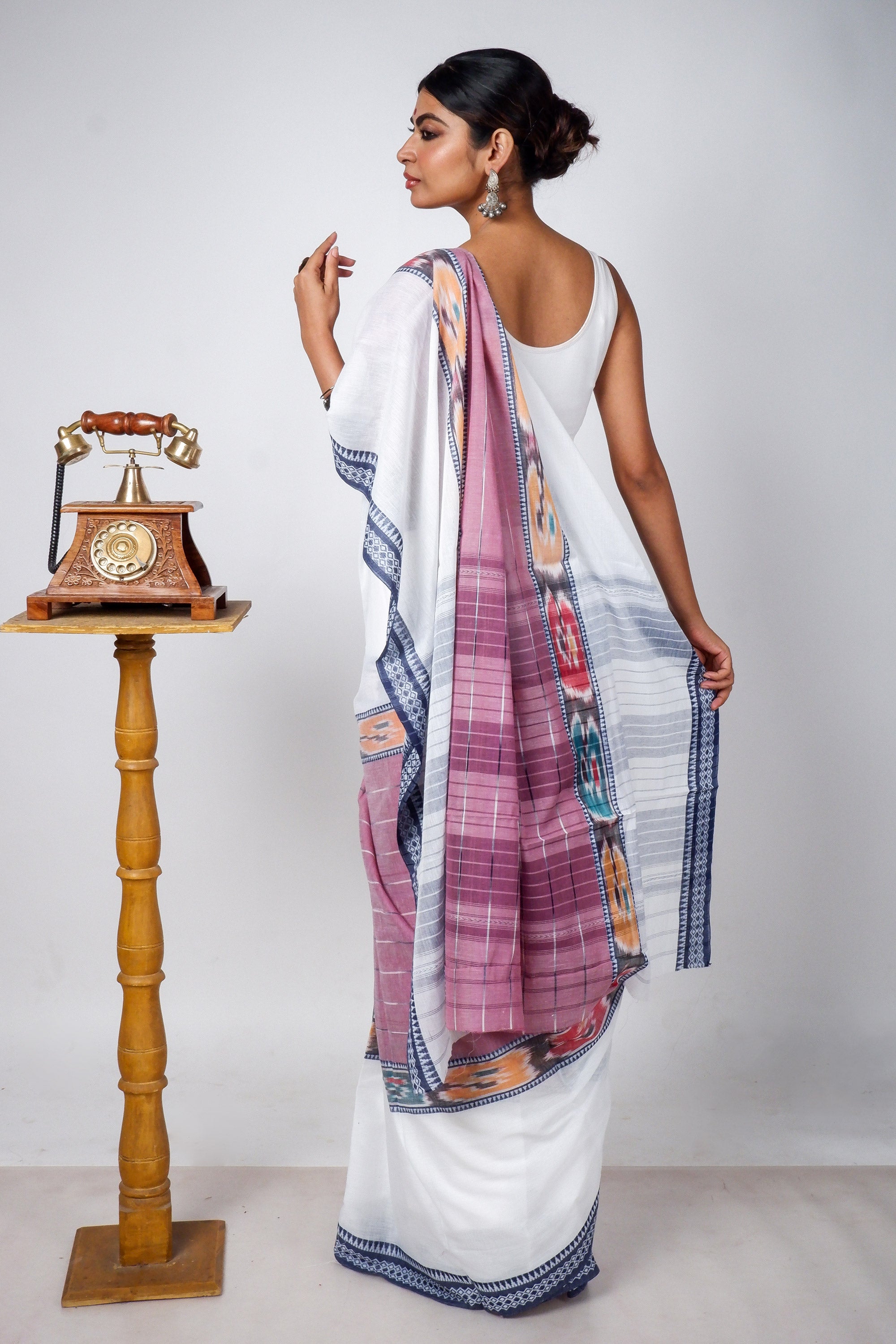 White-Mauve Cotton Dhaniakhali Ikat Saree