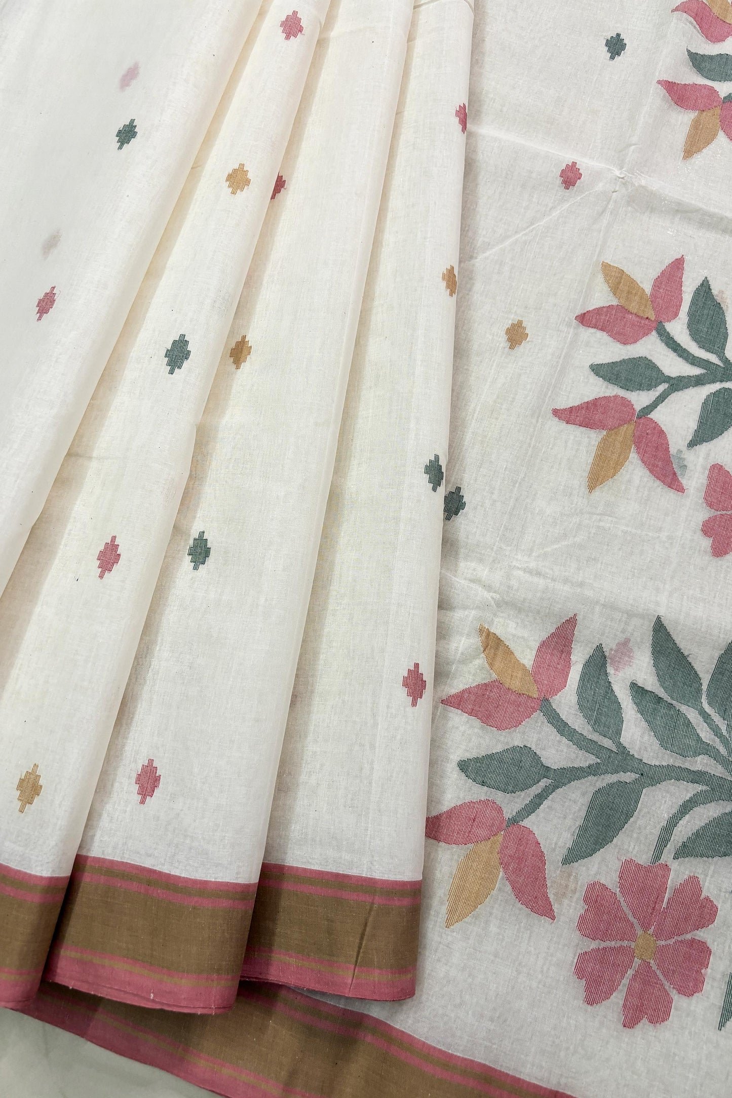 Off White Purely Handloom Needle Woven Jamdani Saree