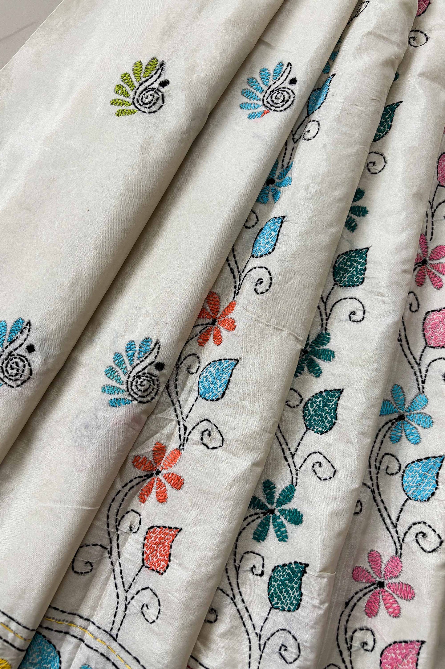 Cream Silk Kantha Stitch Saree